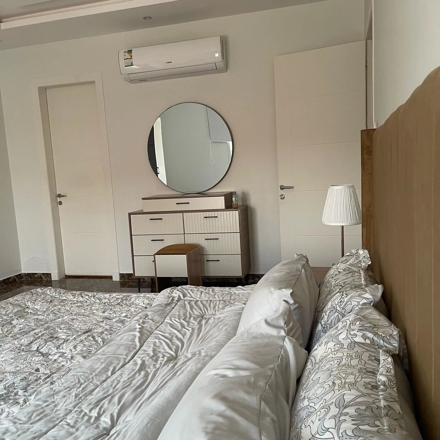 شقة بغرفتين وصالة 6