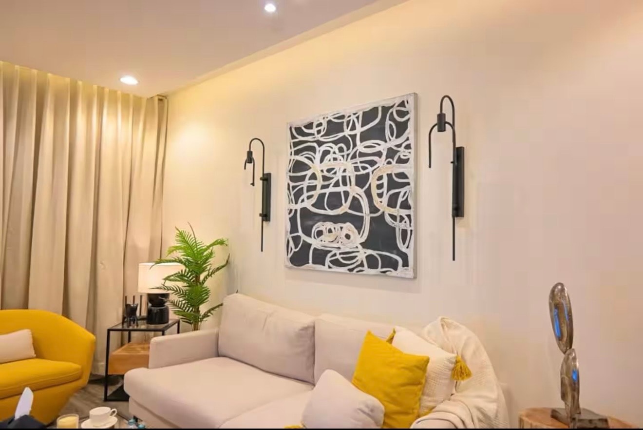 شقة فاخرة غرفة وصالة دخول ذكي حي الملقا 3