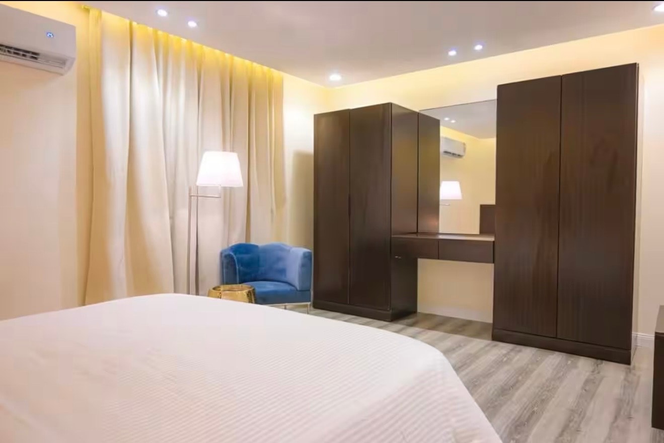 شقة فاخرة غرفة وصالة دخول ذكي حي الملقا 5