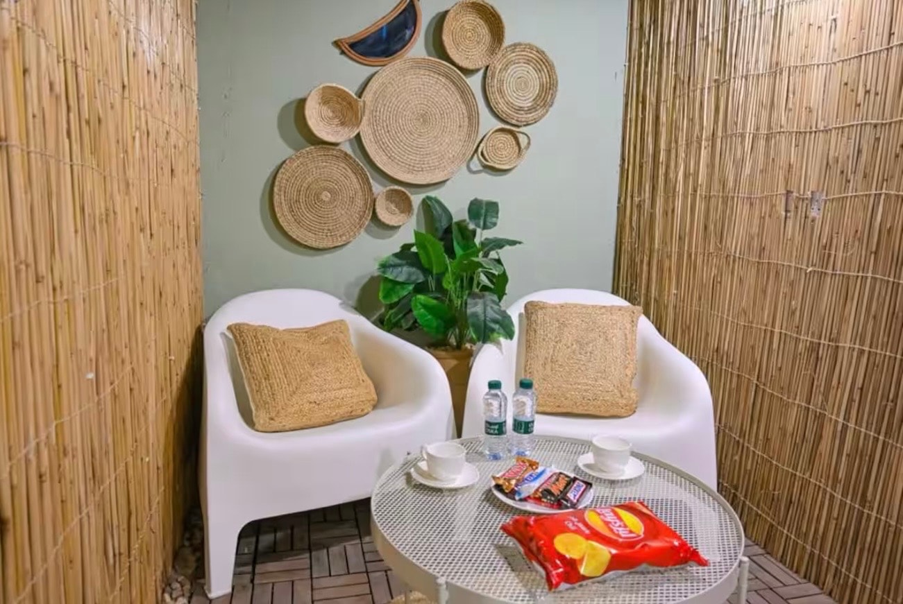 استديو فاخر بغرفه نوم وبجلسة فناء خارجية 2