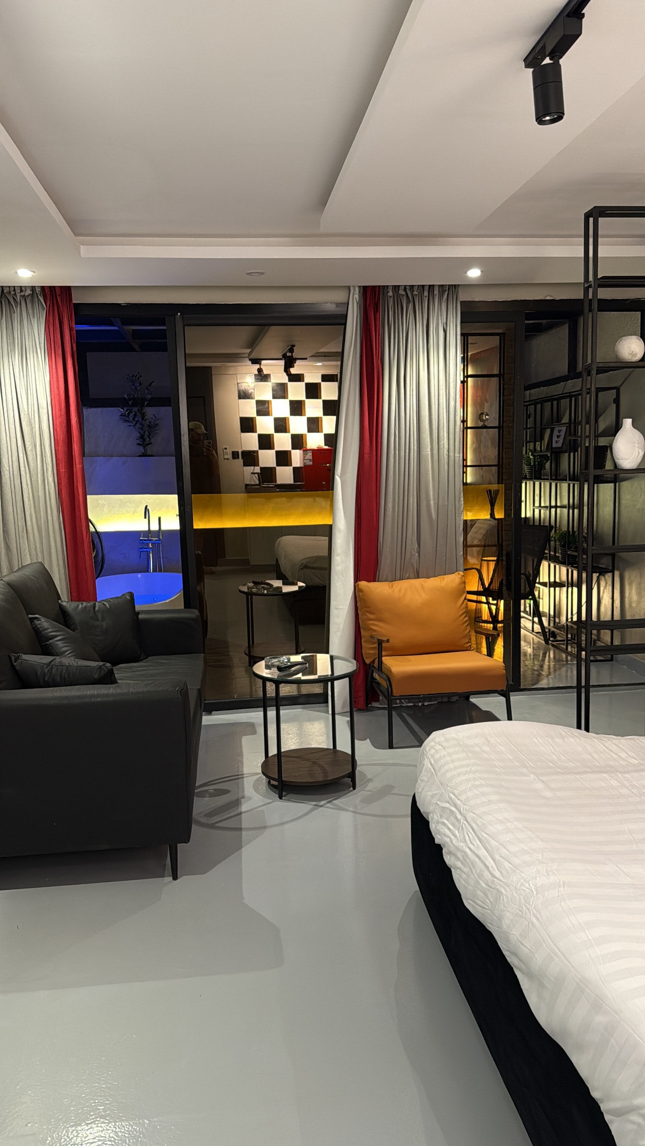 استديو أنيق ببانيو وإضاءة شمسيه 2