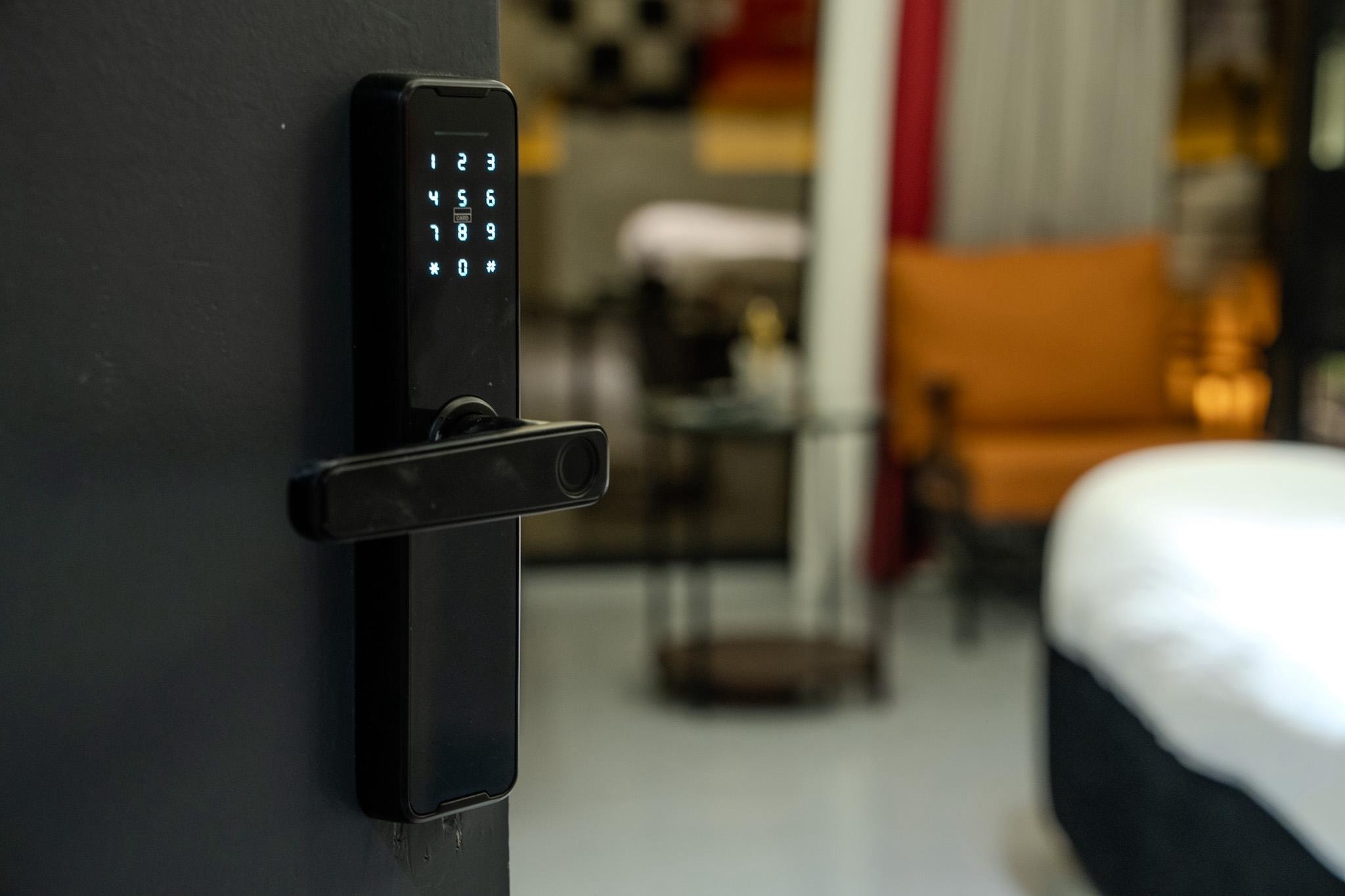 استديو أنيق ببانيو وإضاءة شمسيه 4