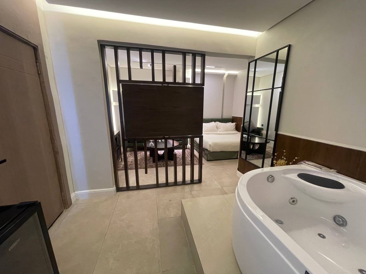 استديو بجاكوزي 2