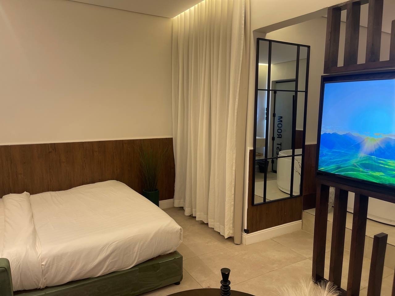 استديو بجاكوزي 8