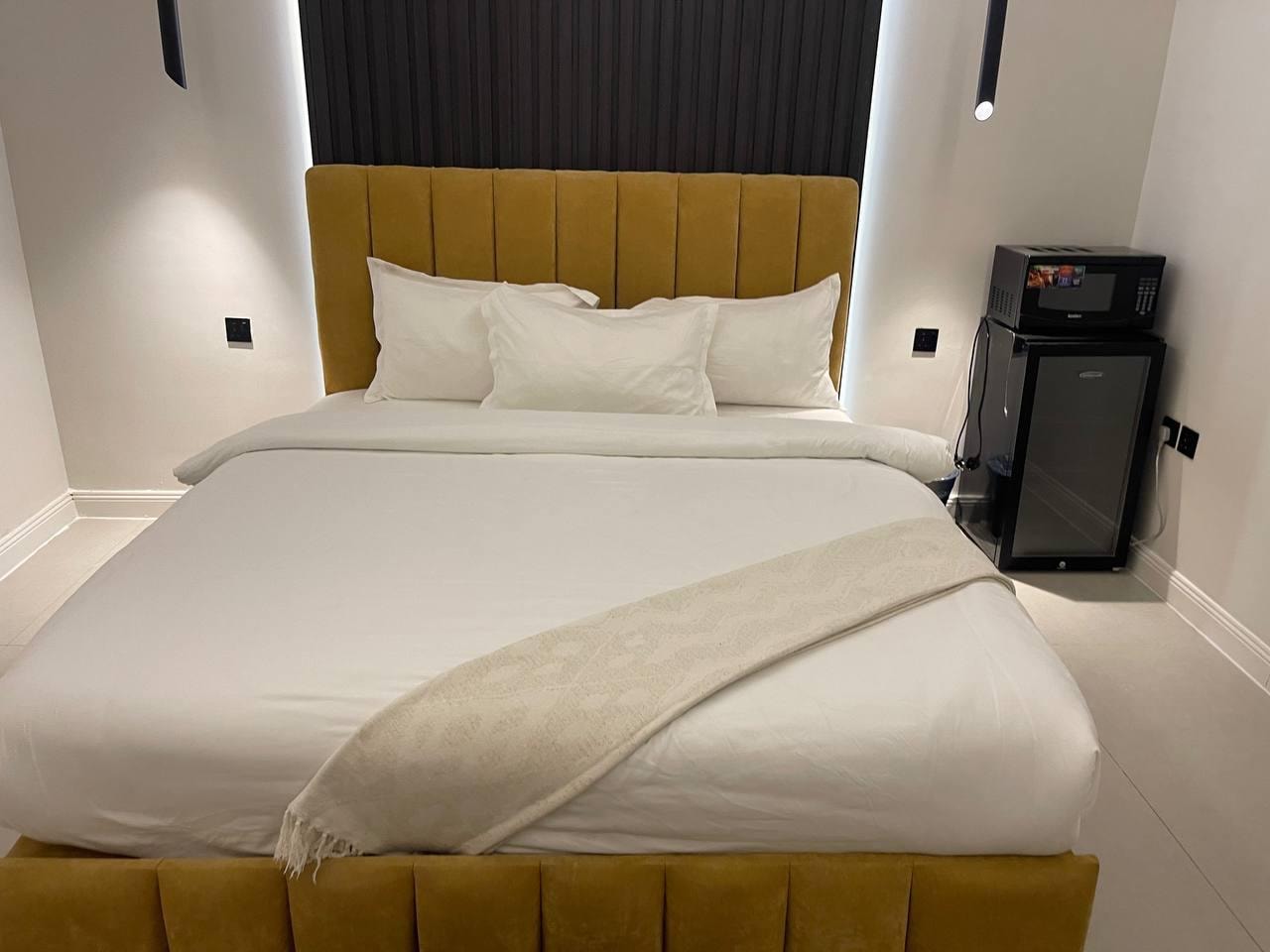 غرفة وصالة حي العقيق 4