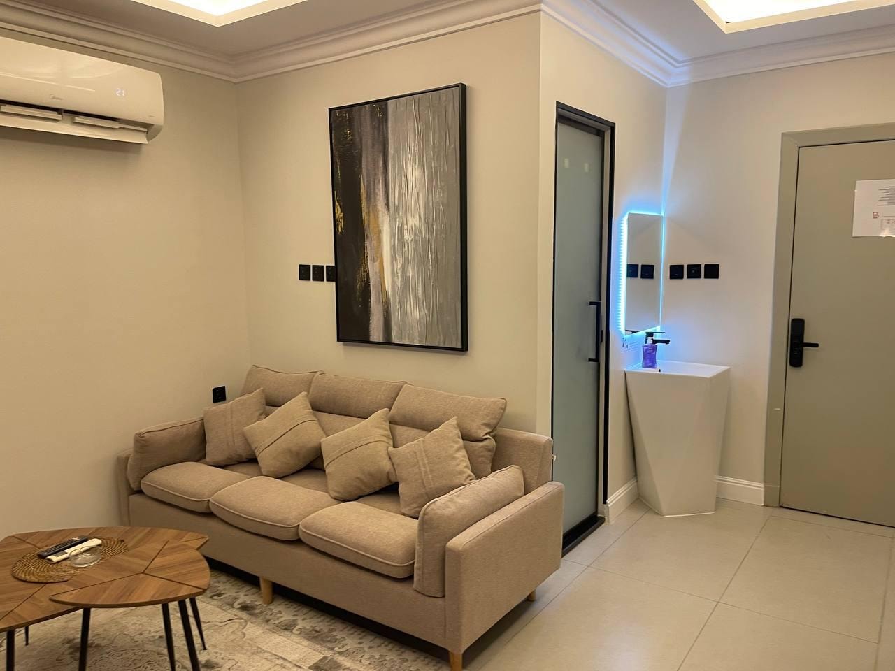 غرفة وصالة حي العقيق 8