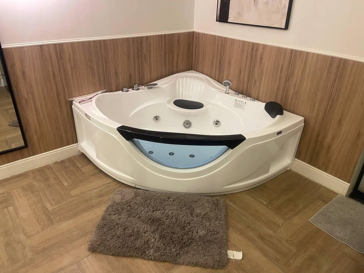 استديو بجاكوزي مميز 7