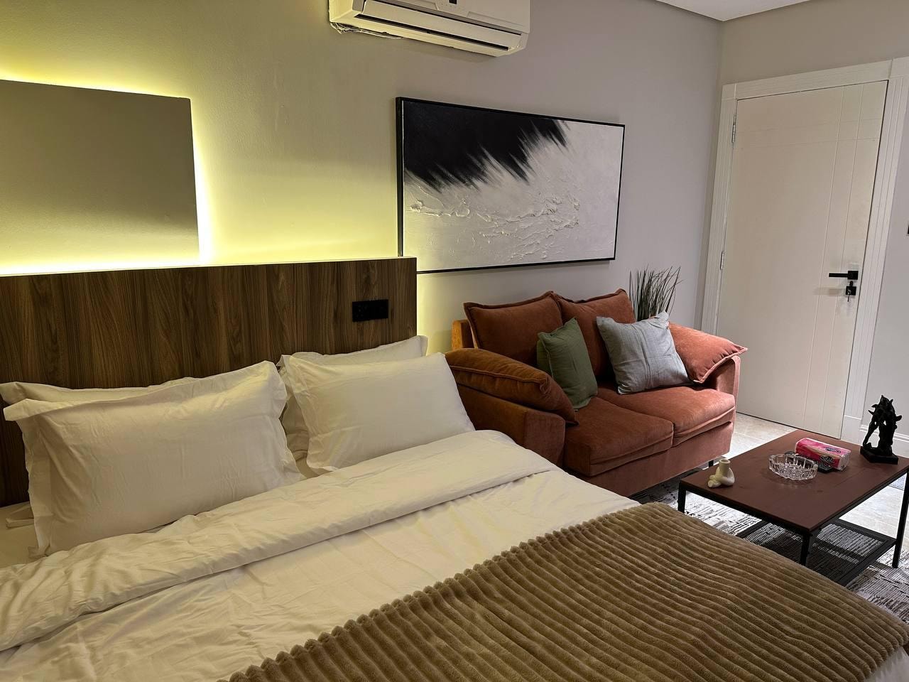 استوديو عصري انيق 7