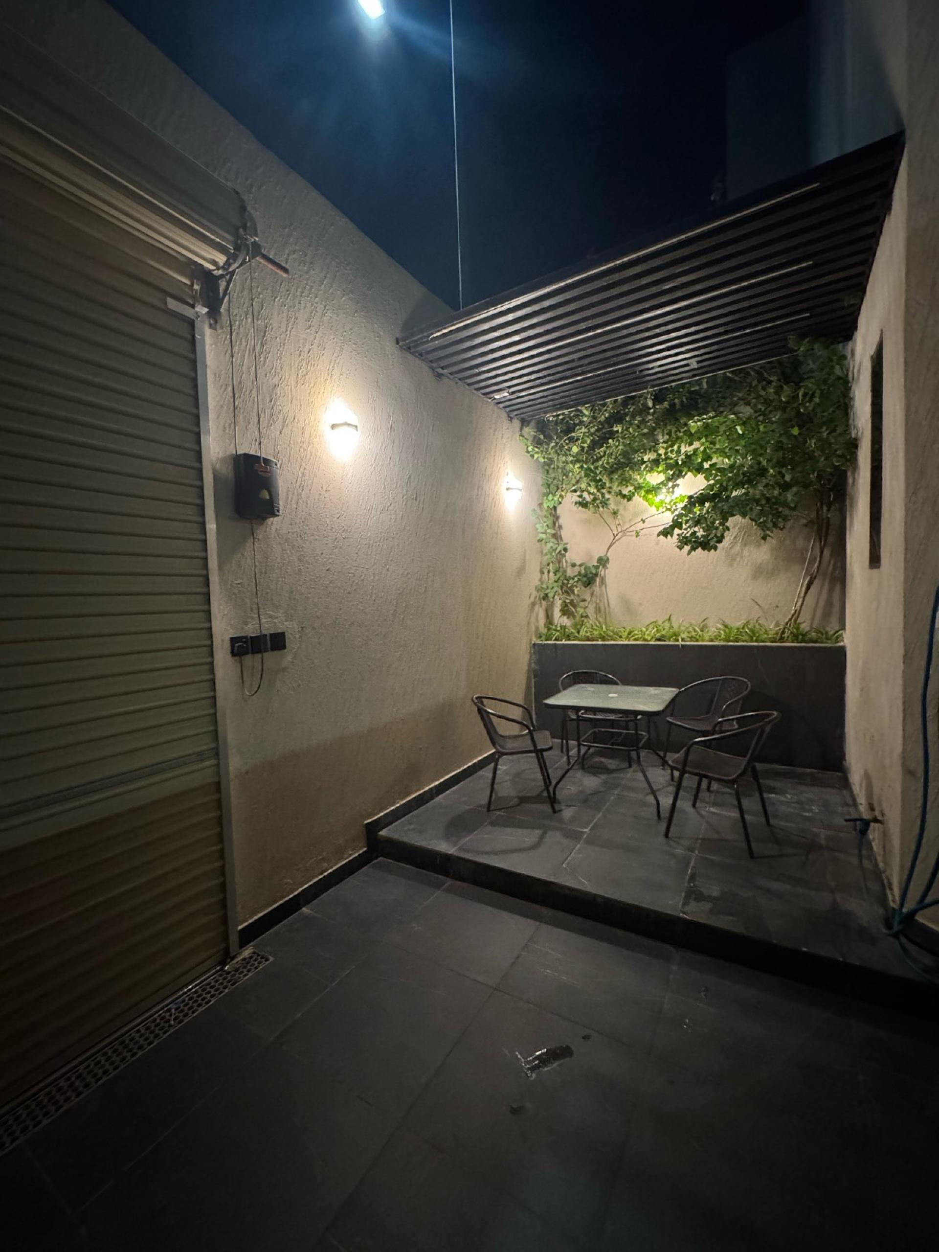 شقه ارضيةغرفه وصاله بمدخل خاص 8