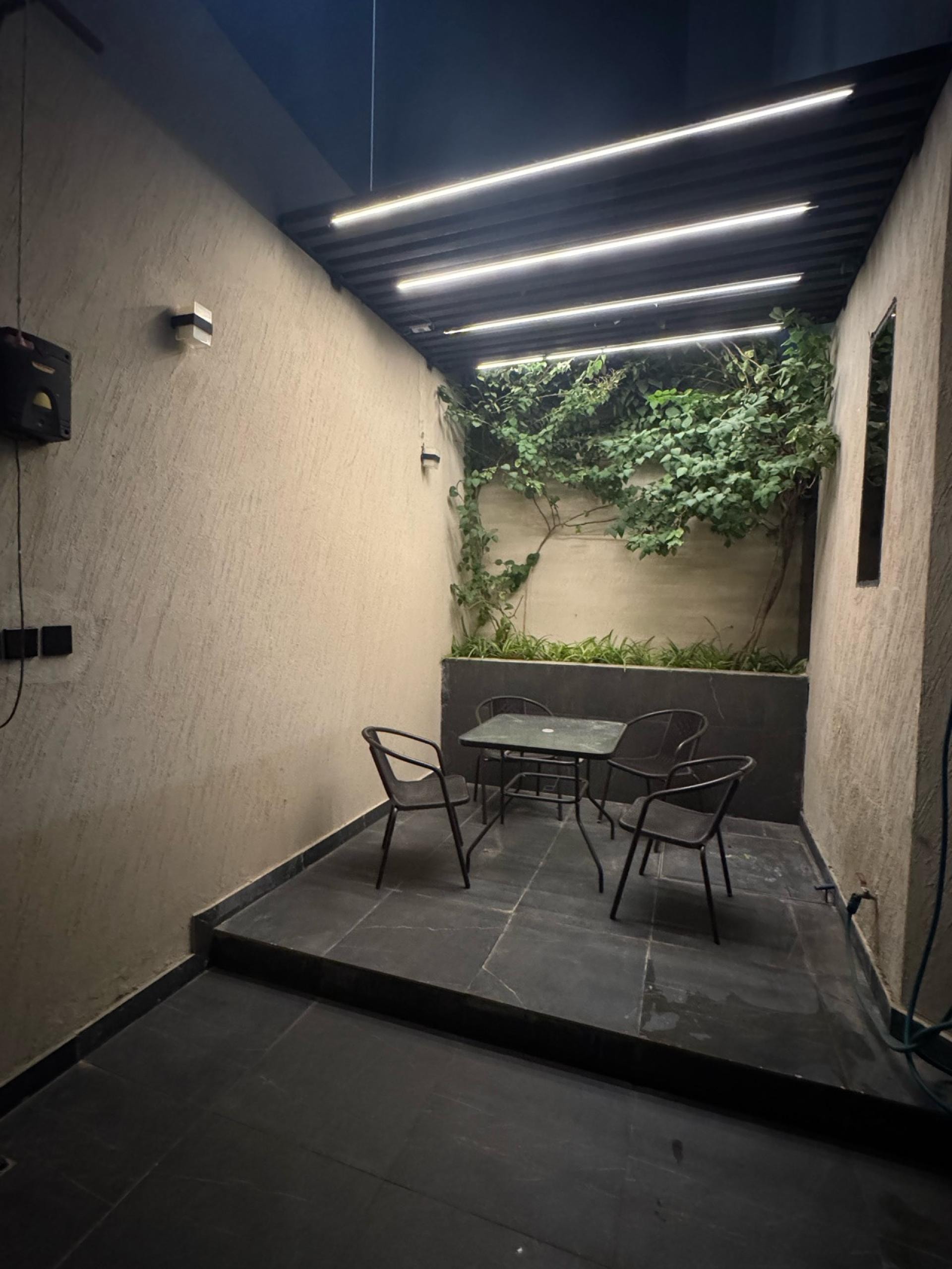 شقه ارضيةغرفه وصاله بمدخل خاص 9