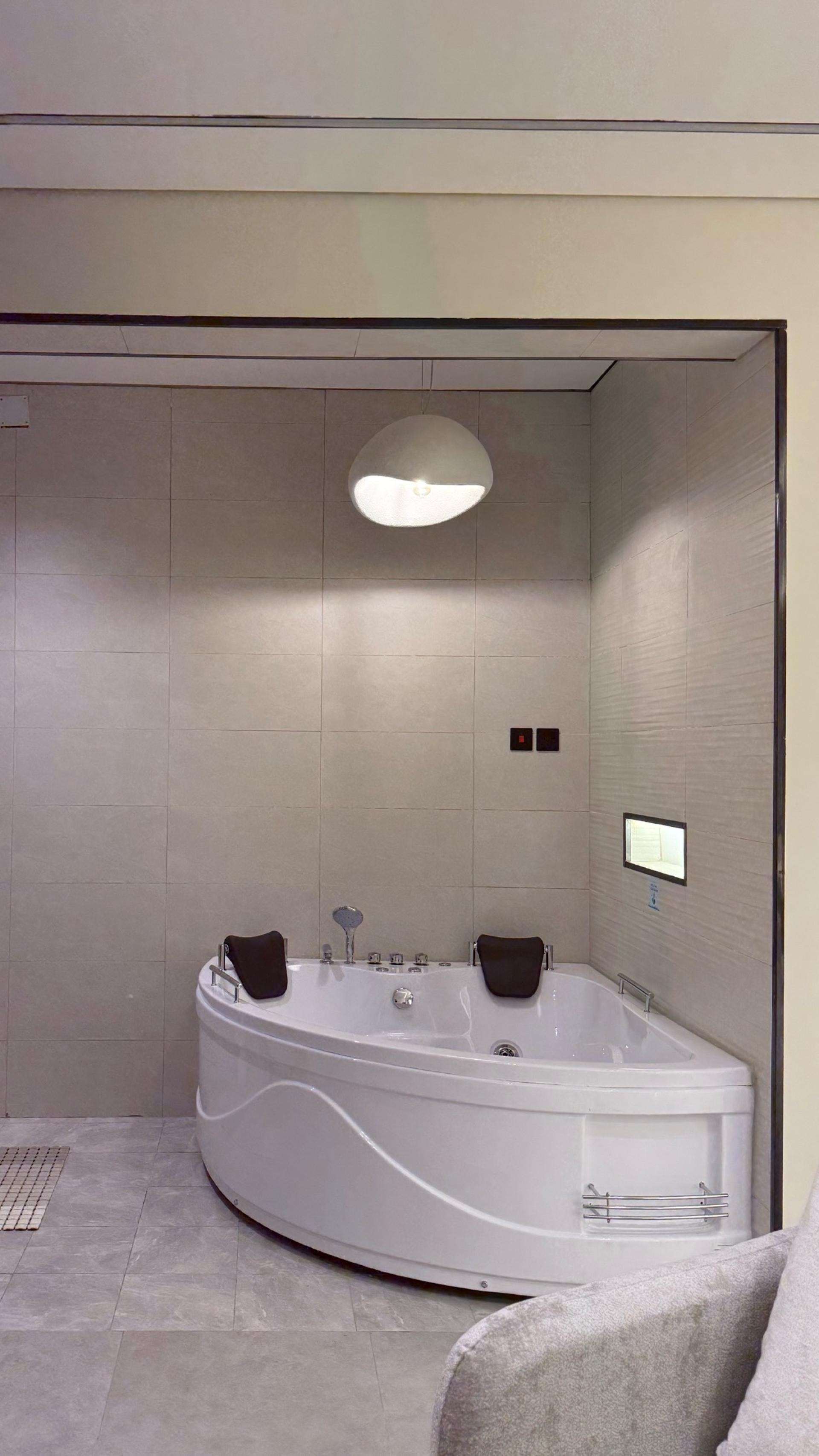 سويت رويال بإطلالة وجاكوزي خاص 7