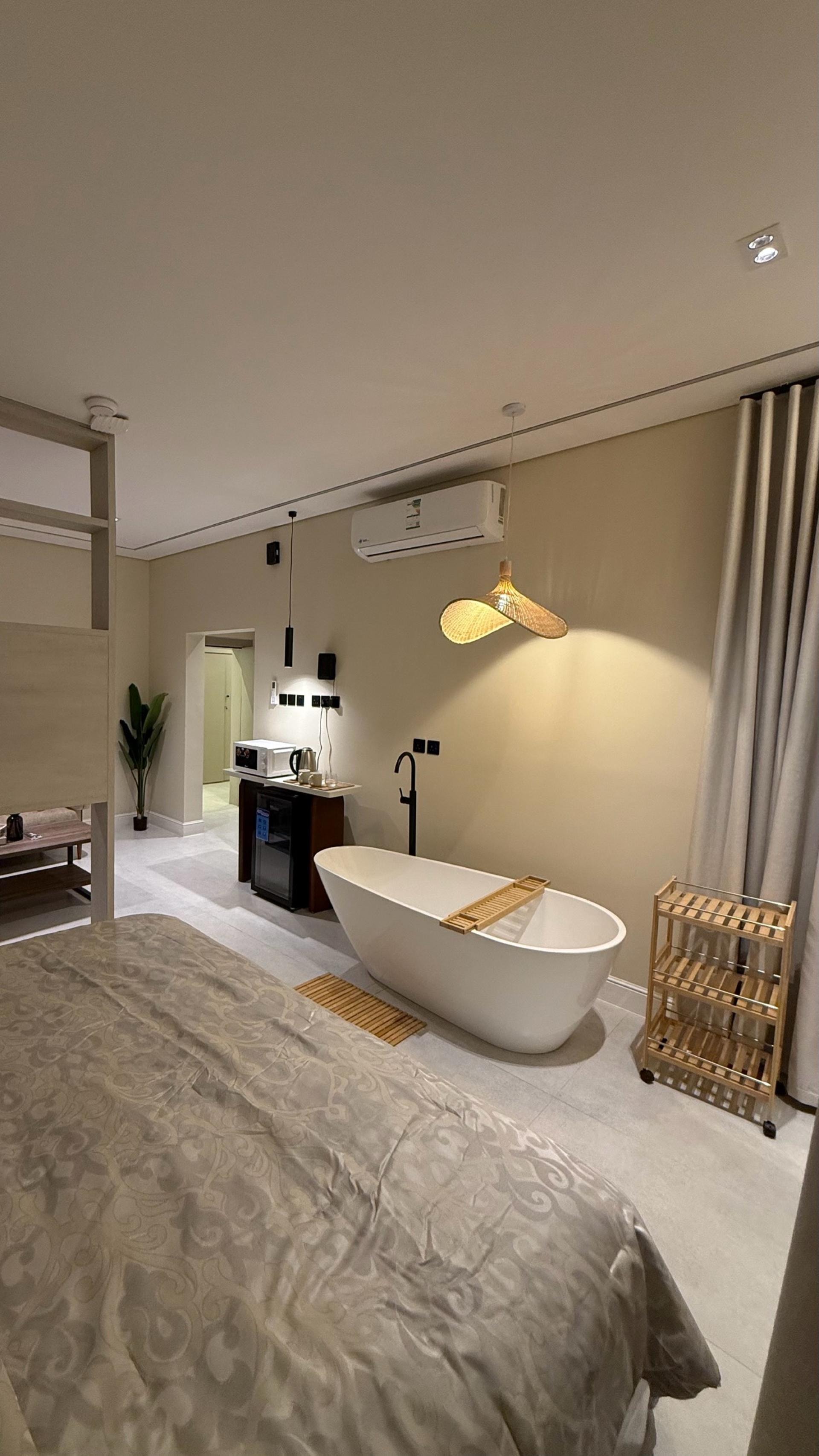 استديو بتصميم ريفي مع بانيو 2