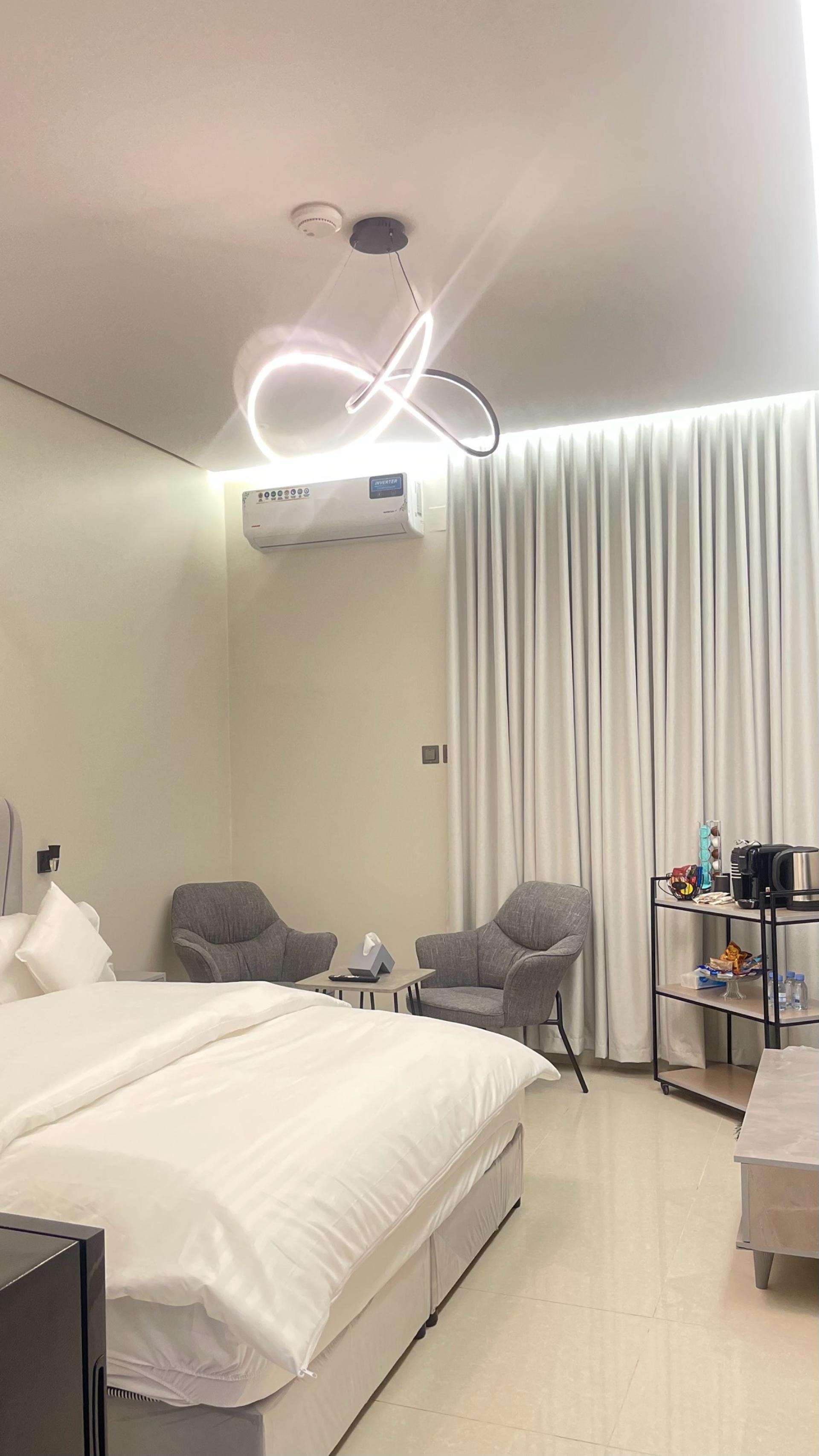 استوديو أنيق مع جلسة جانبية وركن للقهوة 3