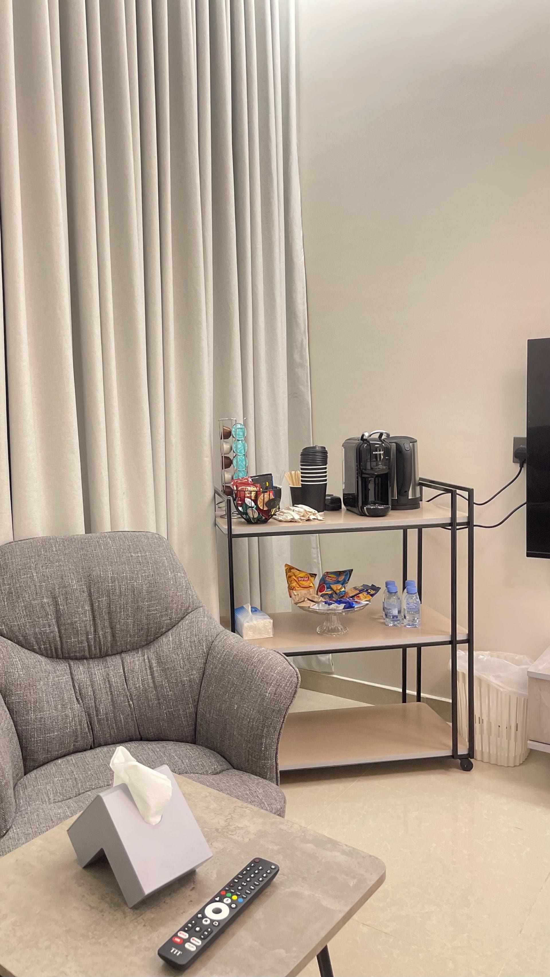 استوديو أنيق مع جلسة جانبية وركن للقهوة 9