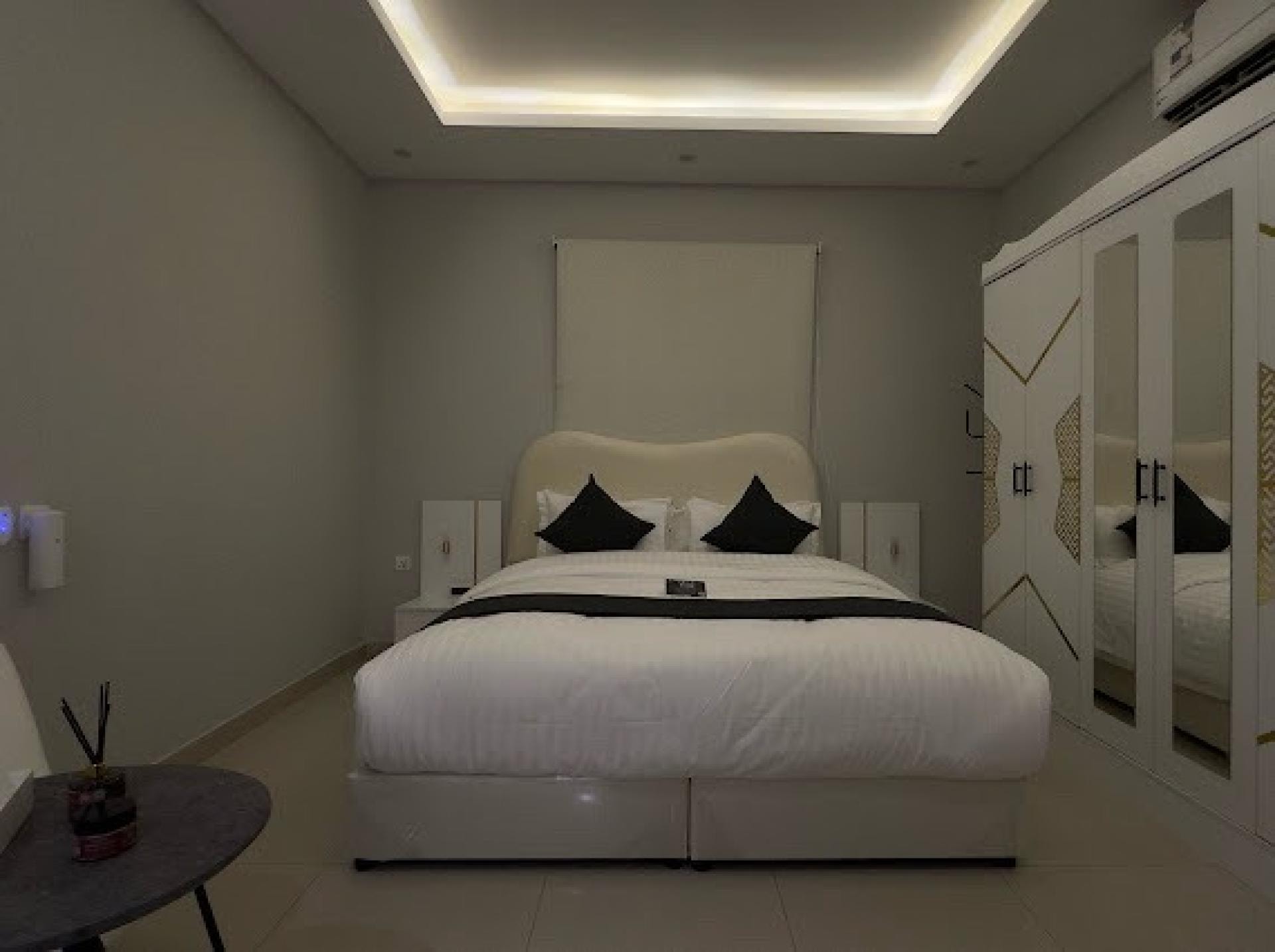 جناح تنفيذي بغرفة وصالة N1B 11