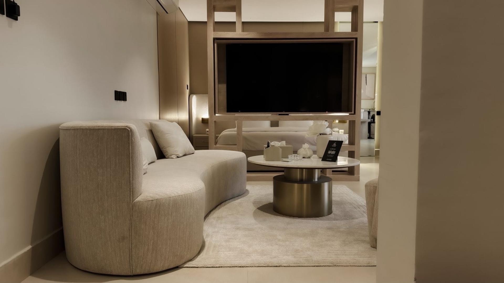 استديو فاخر مع بلكونة وبانيو 10