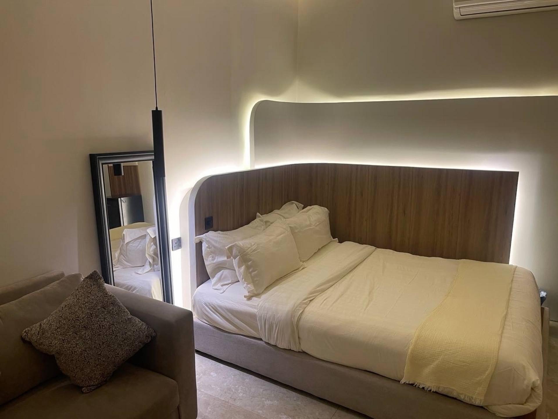 استديو واسع بجاكوزي 6