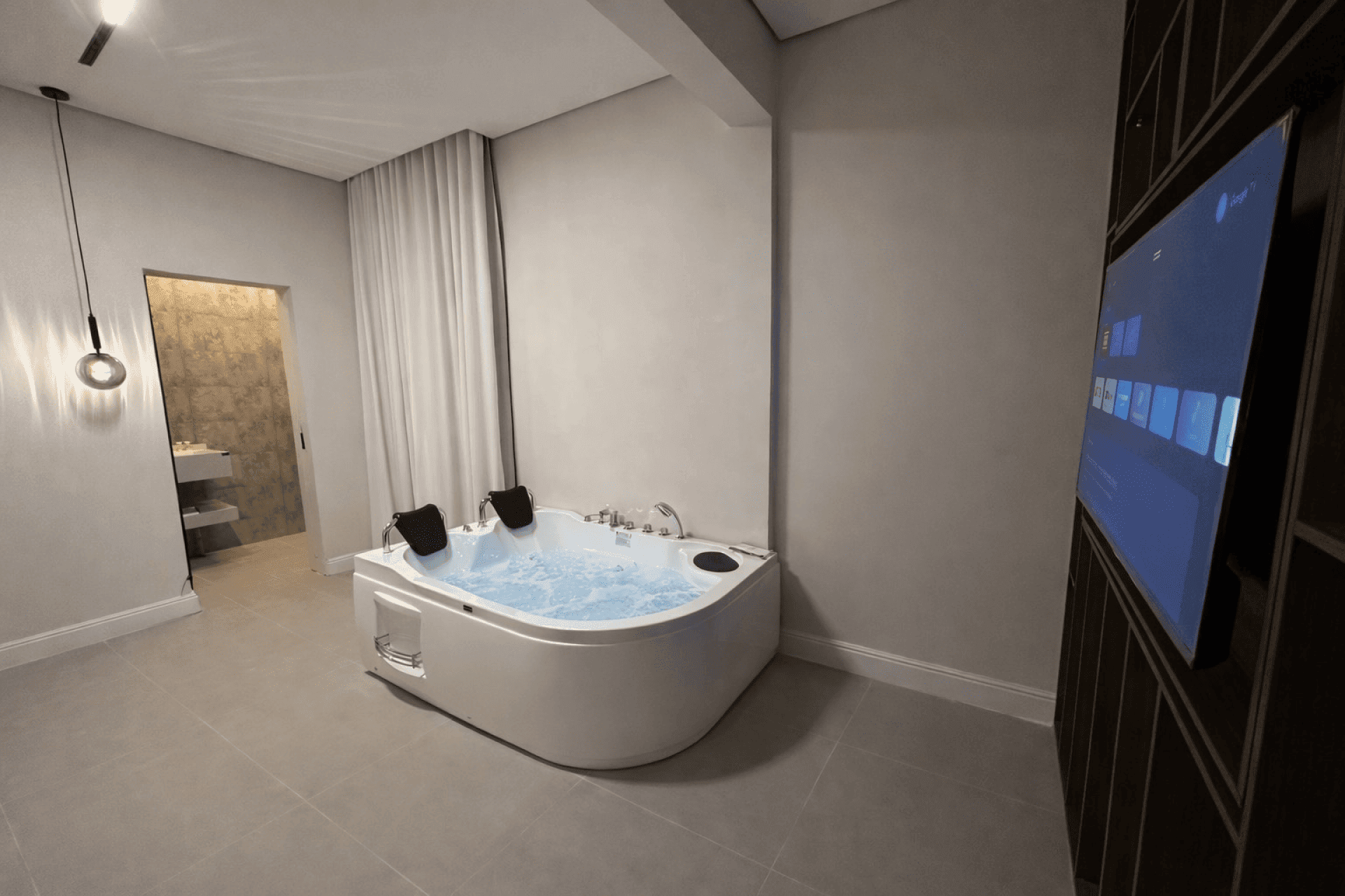 استديو واسع بجاكوزي 5