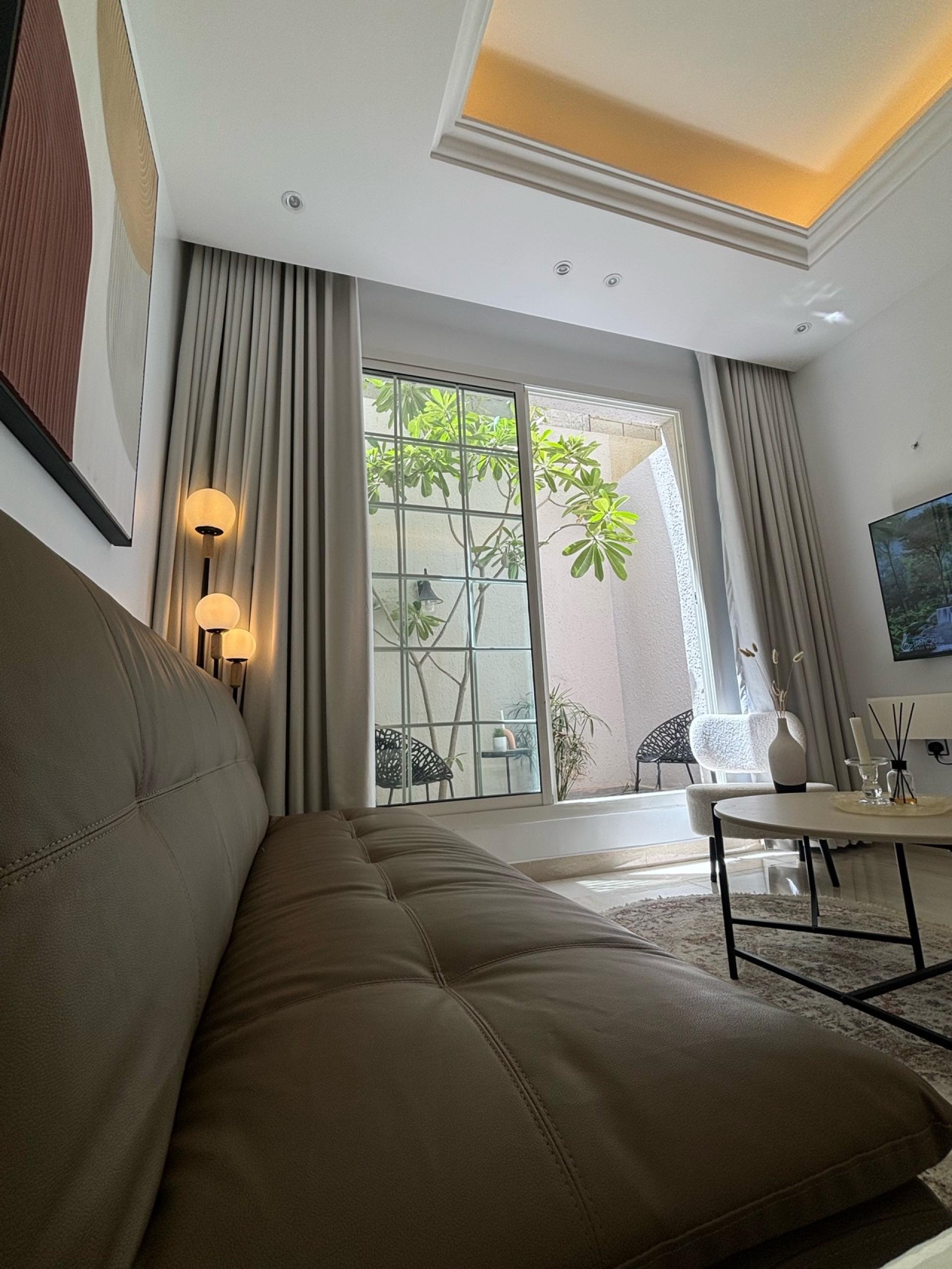 استوديو فندقي بشرفة أشجار دخول ذاتي 4