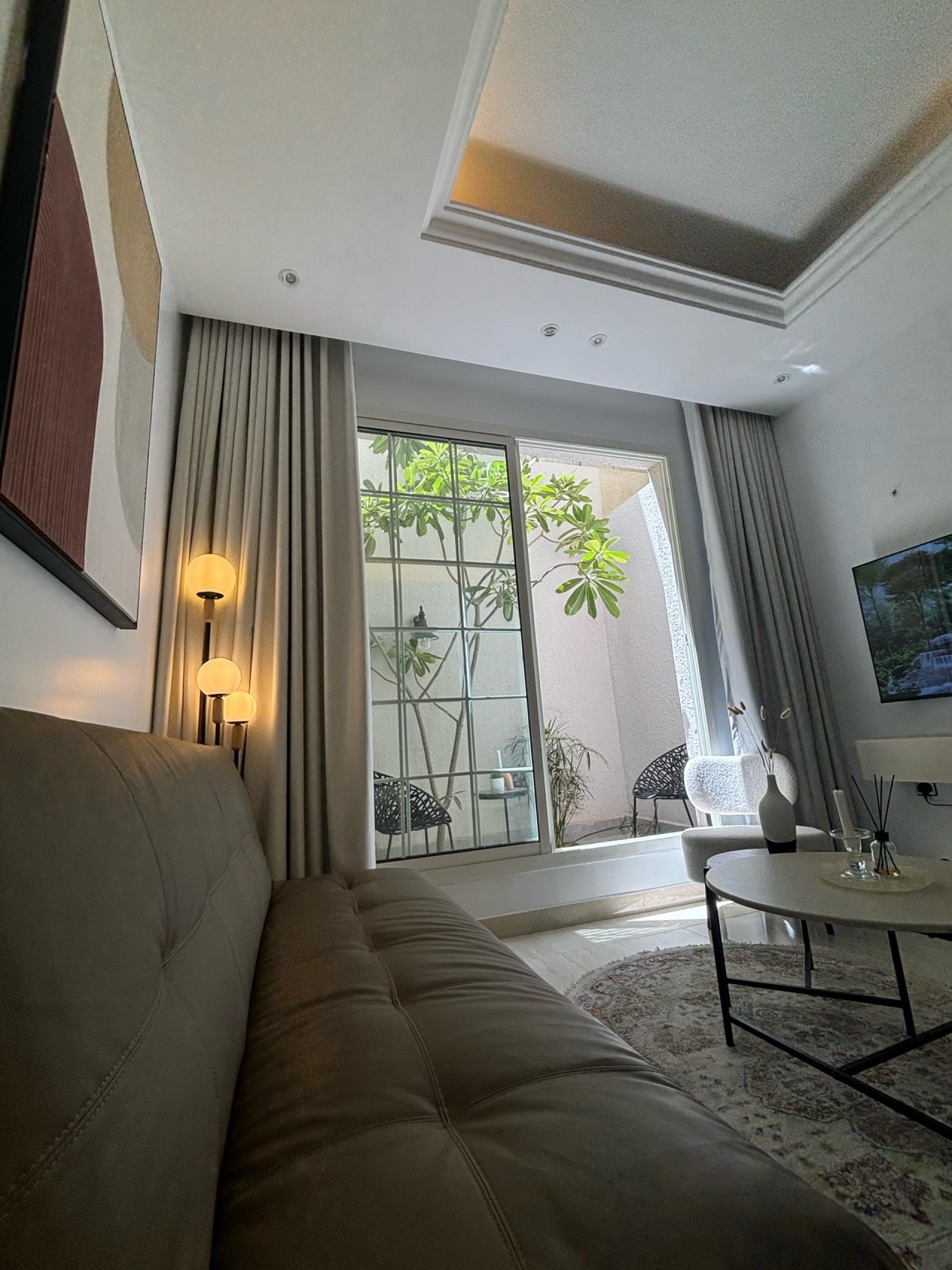 استوديو فندقي بشرفة أشجار دخول ذاتي 6