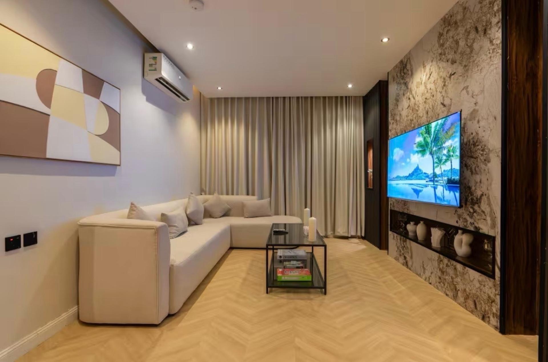 شقة بجاكوزي وإطلالة على البوليفارد 2