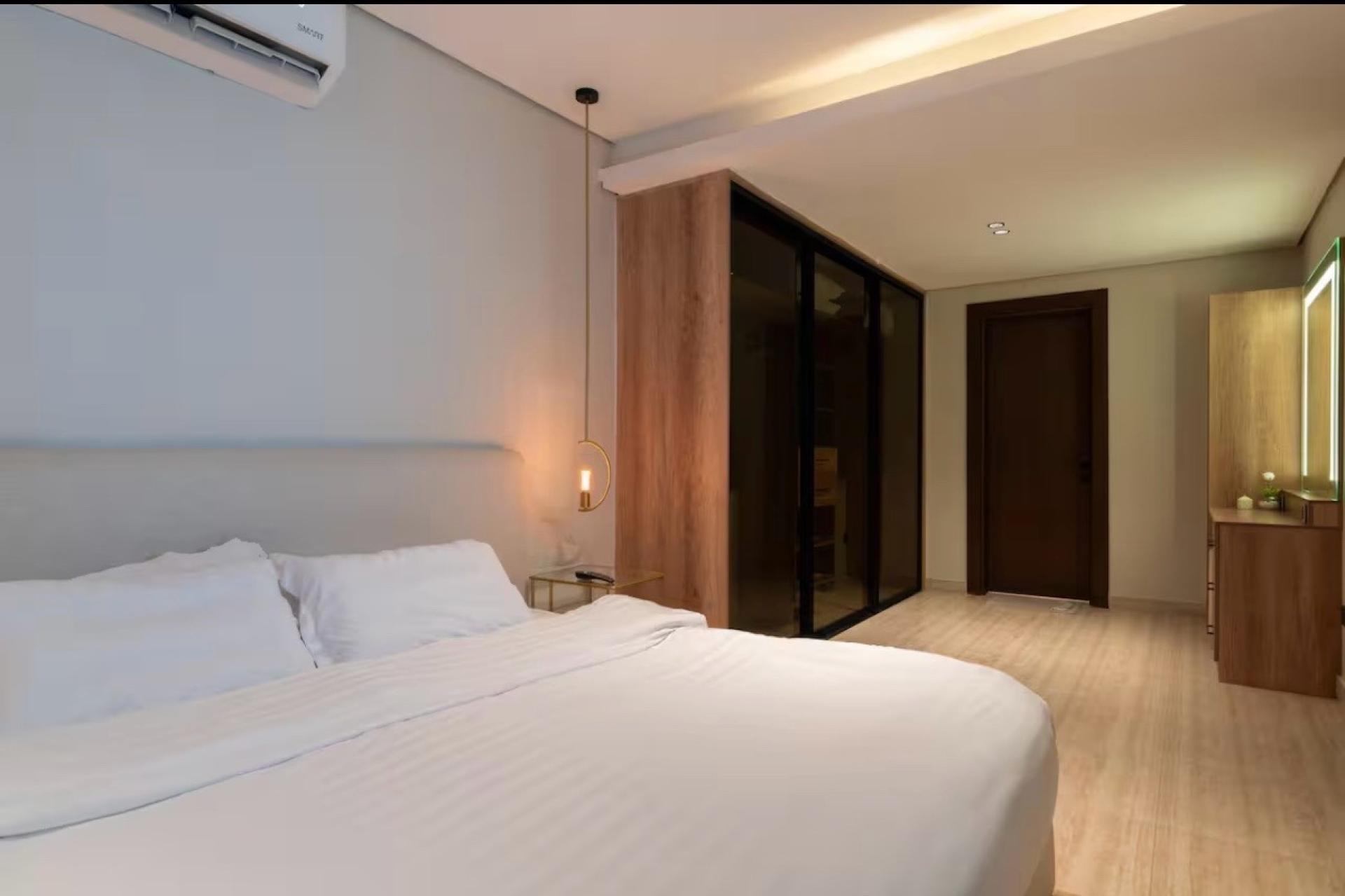 شقة فاخرة3 غرف نوم وجلسة خارجية 4