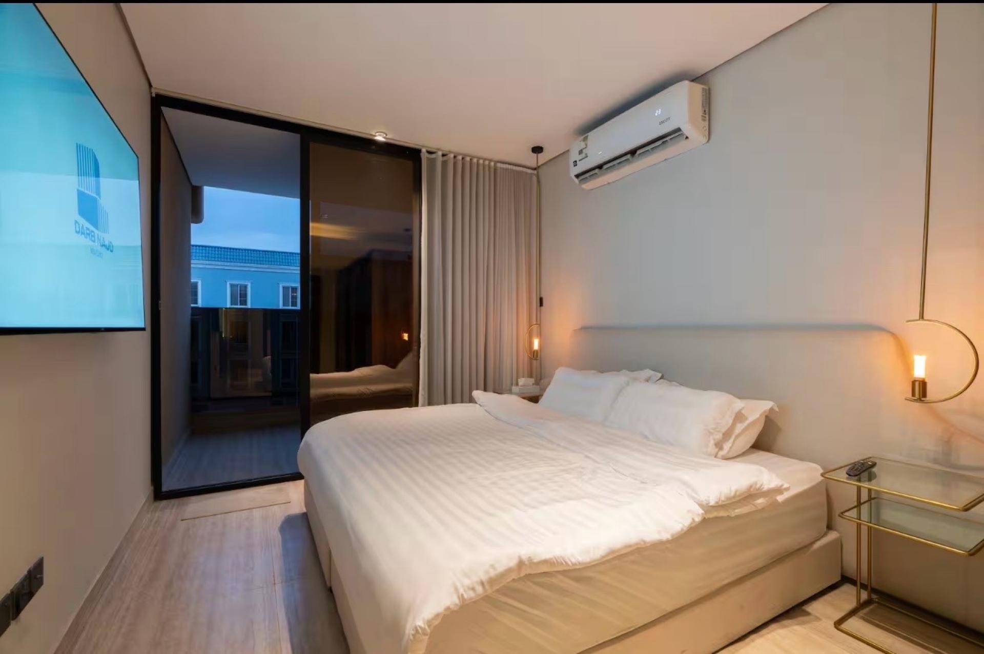 شقة فاخرة3 غرف نوم وجلسة خارجية 7