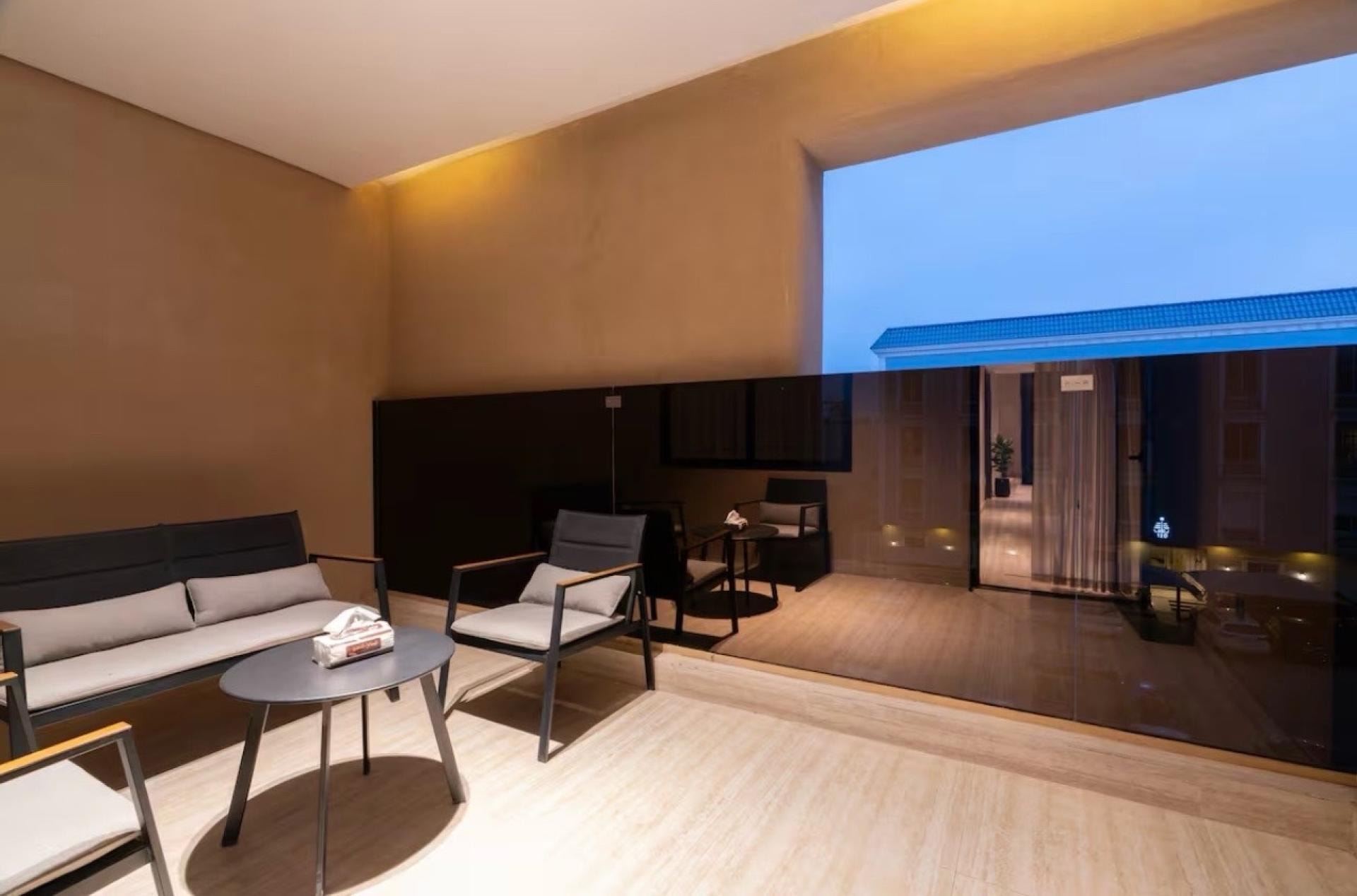 شقة فاخرة3 غرف نوم وجلسة خارجية 11