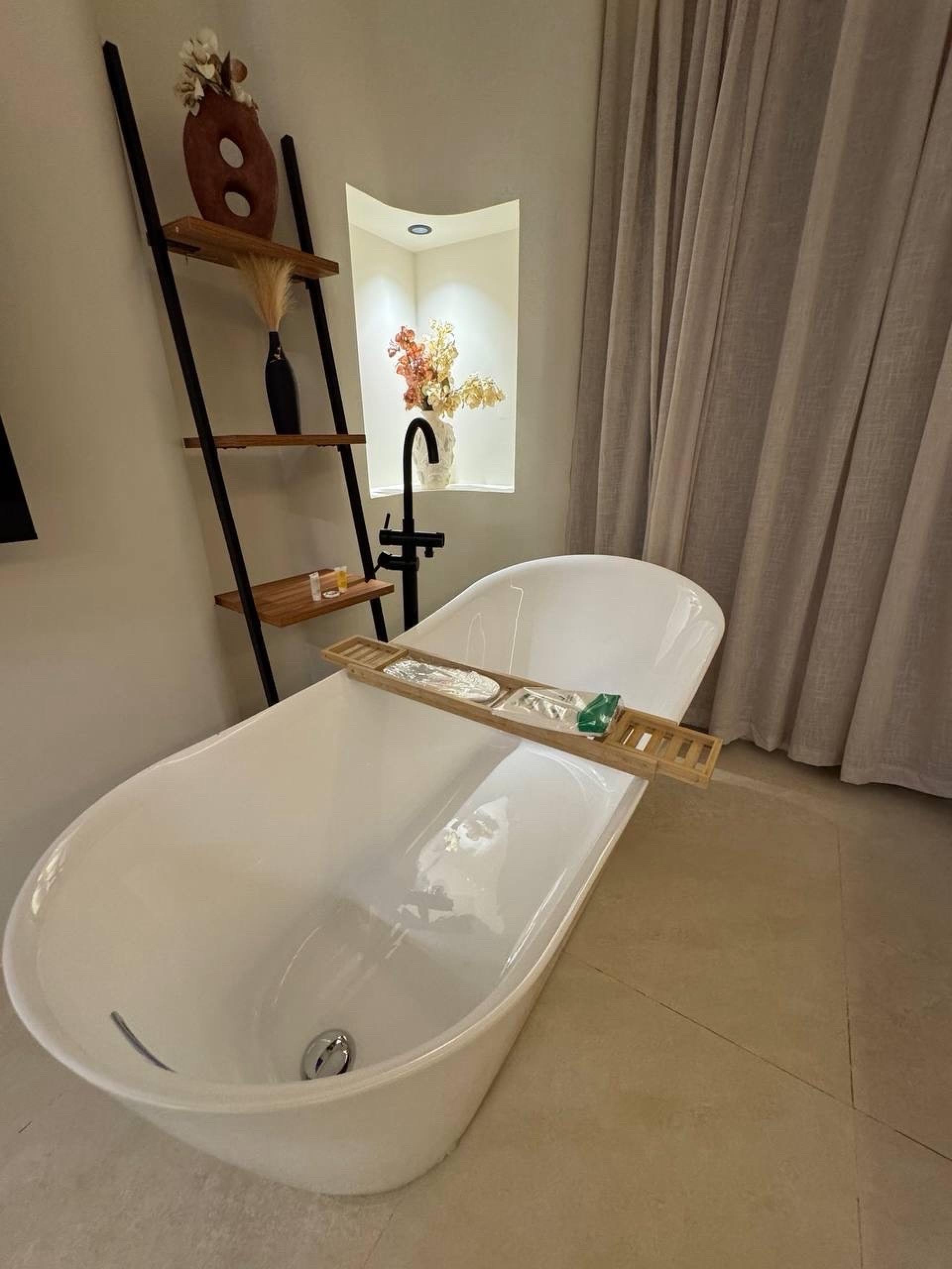 استديو واسع 2