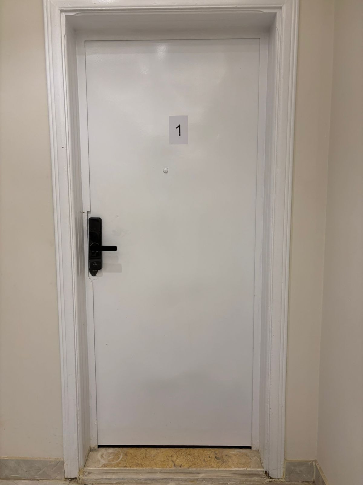 استديو بسرير ماستر وجلسة جانبية 1