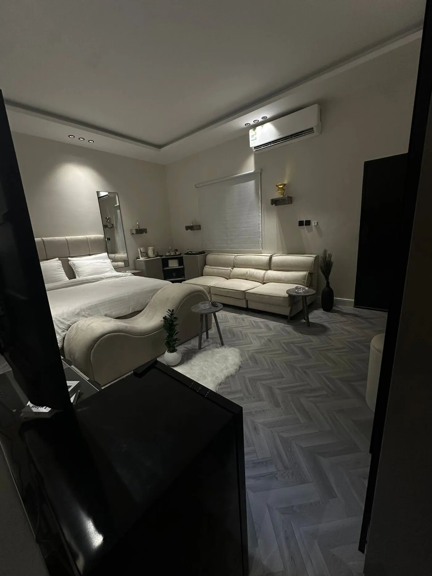 استديو هادئ بدخول ذاتي 1