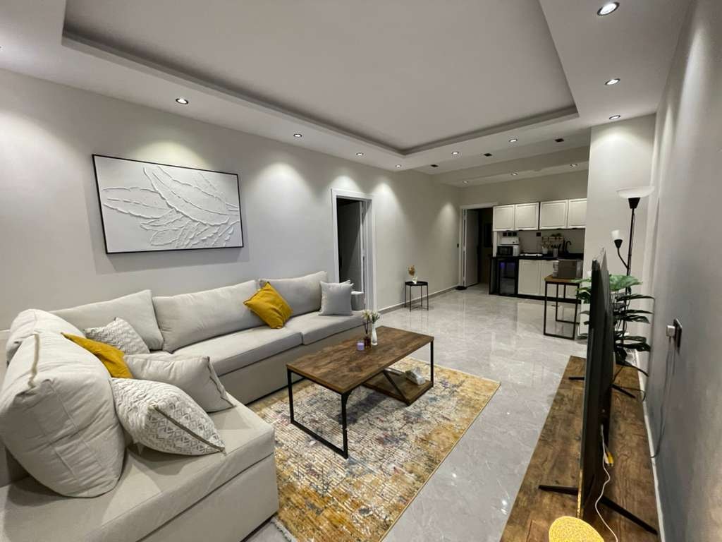 شقة واسعة بمدخل خاص وحديقة في الملقا البوليفارد 1