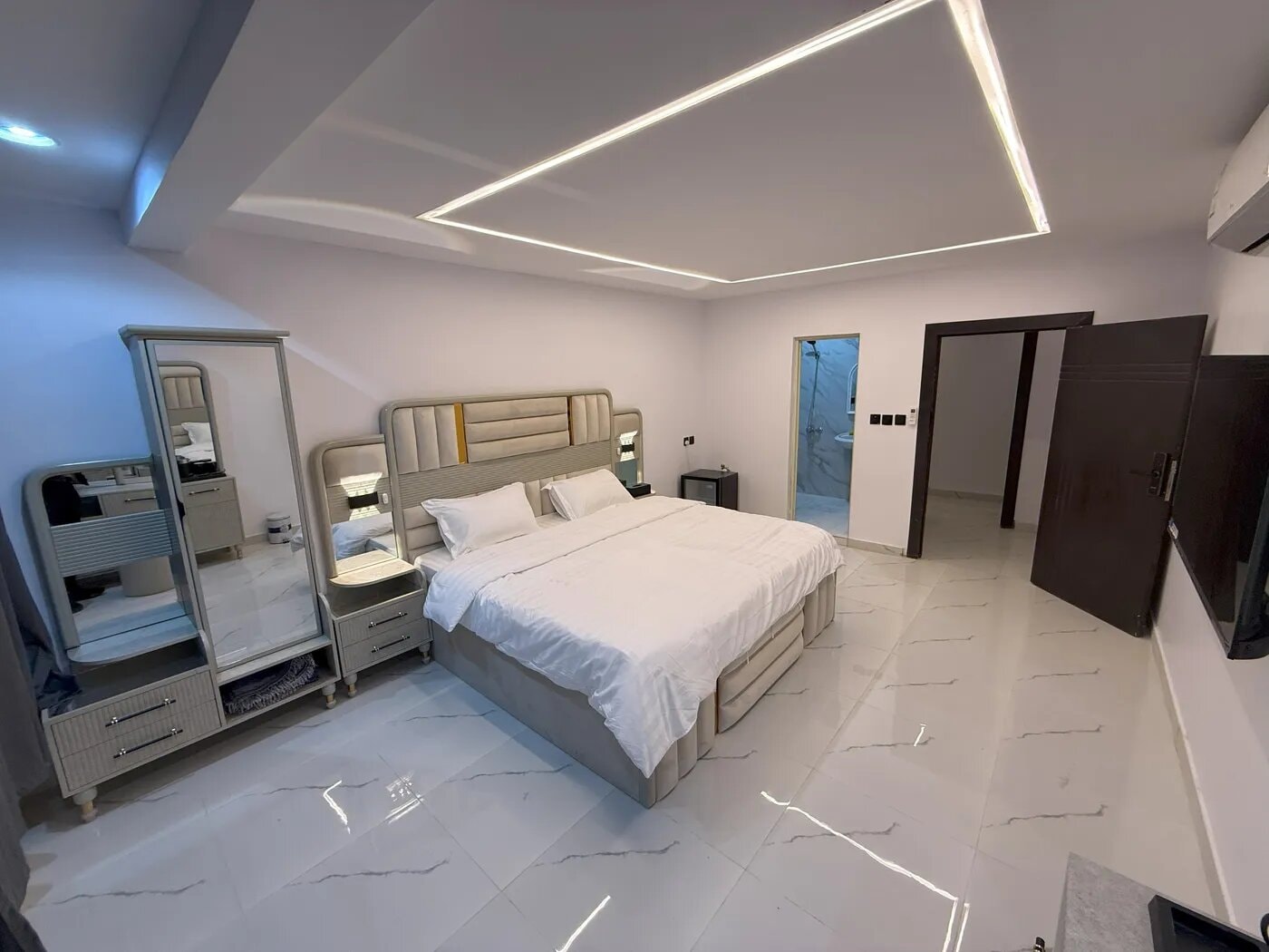 استوديو بأثاث مريح 1