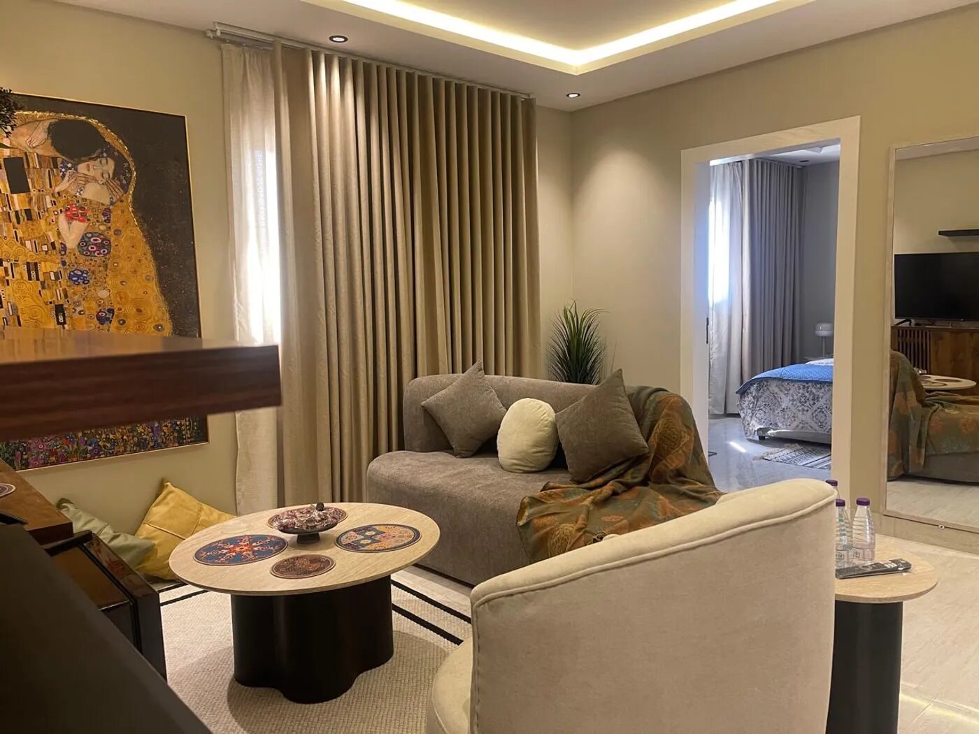 استديو بسرير ماستر 1