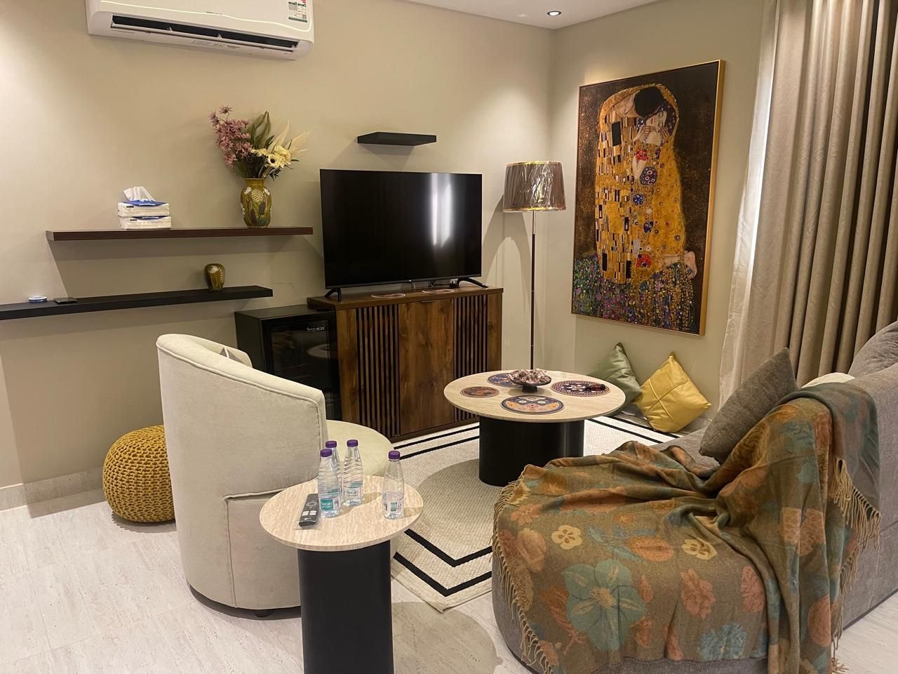 شقة انيقة بحي الملقا 1