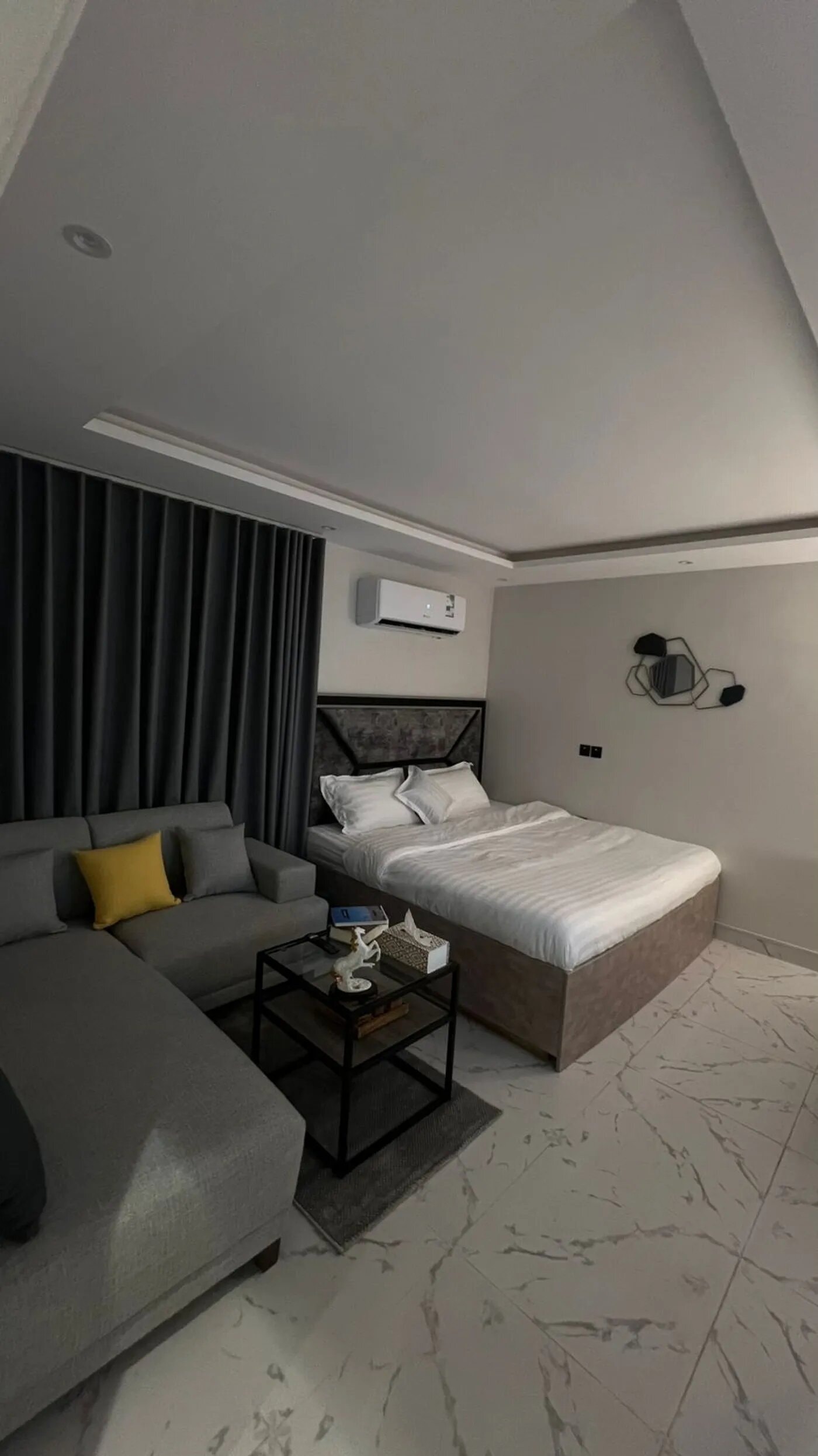 استديو بسرير ماستر 1