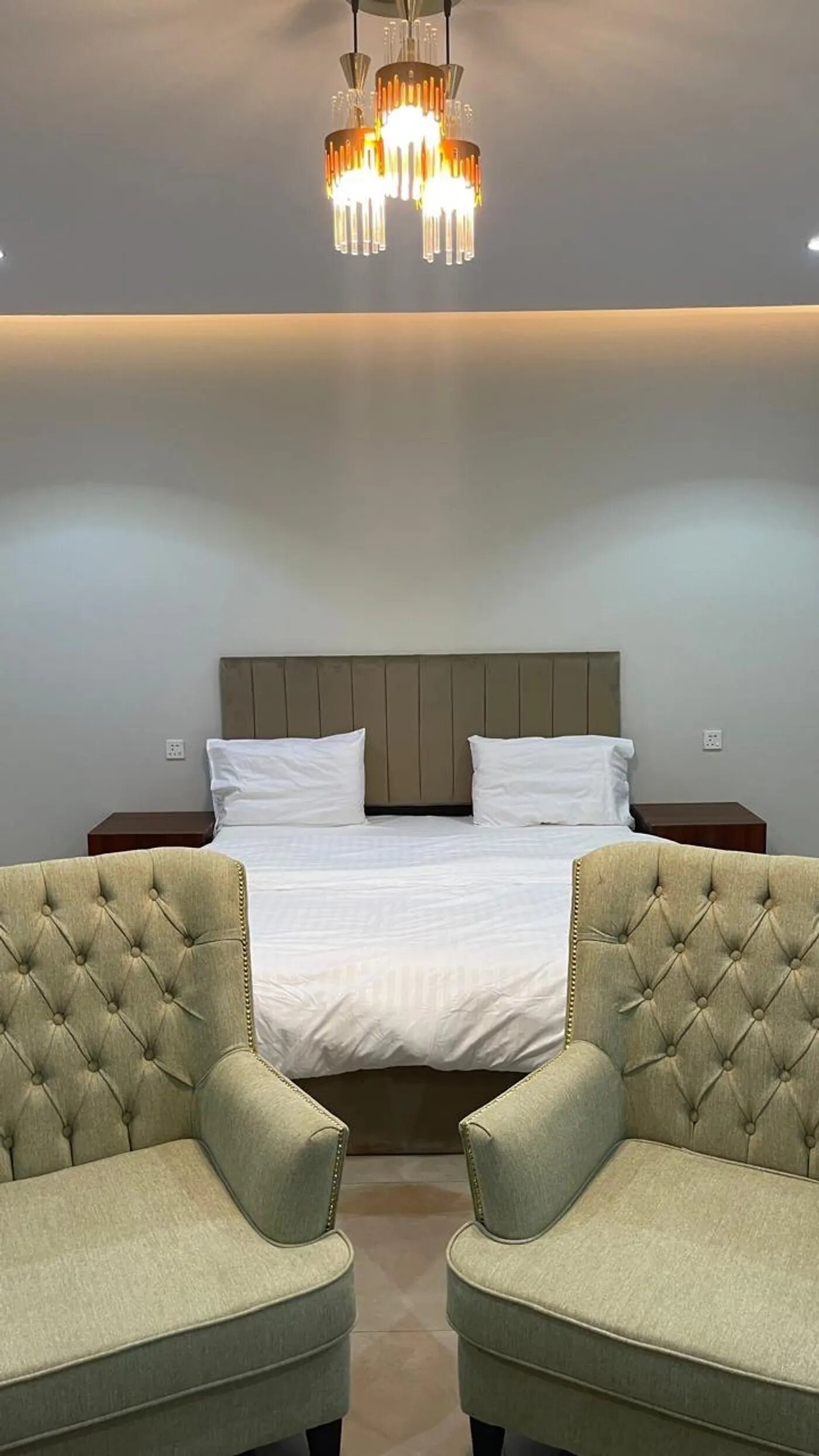 غرفة بسرير ماستر 1