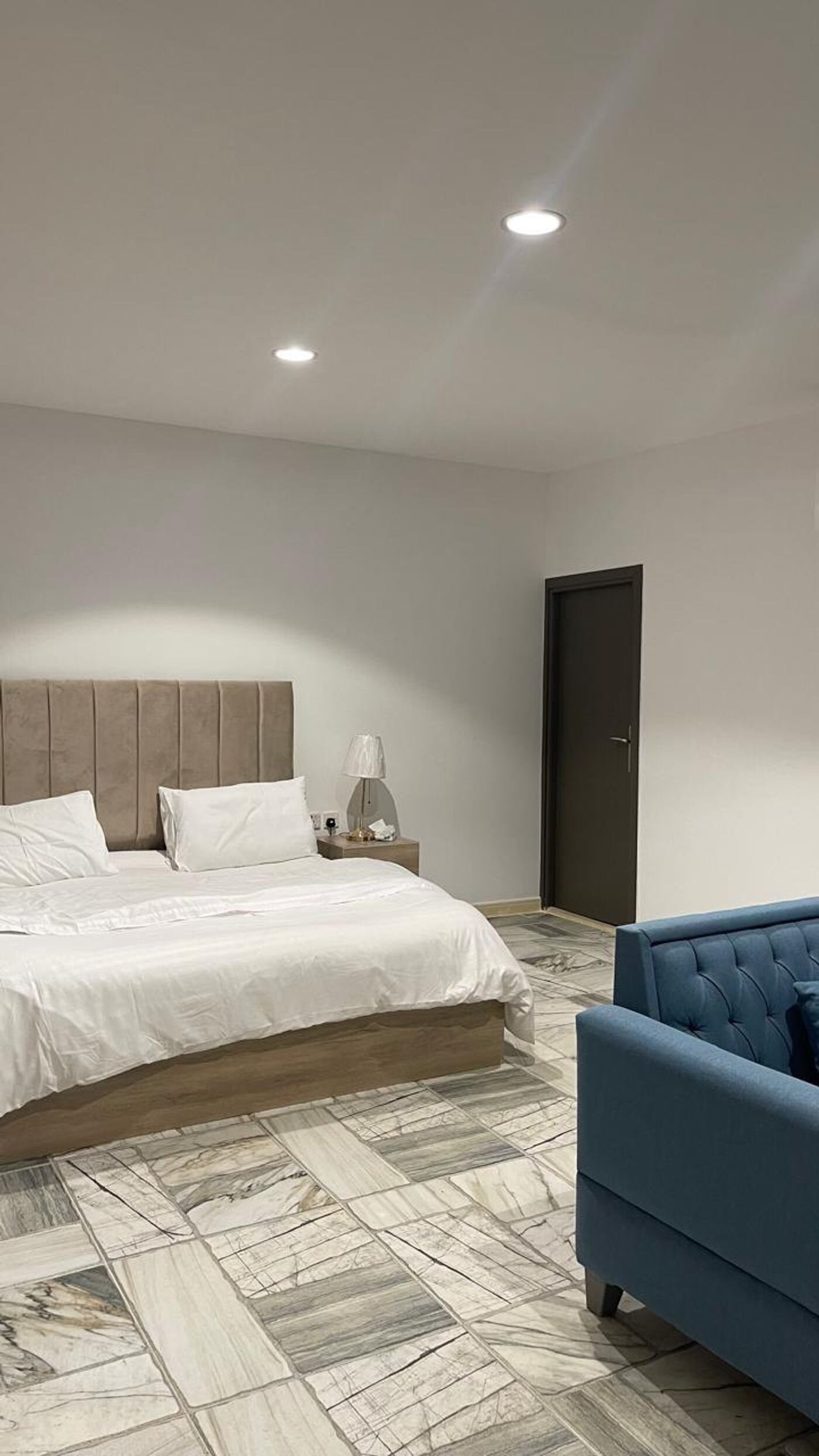 غرفة بسرير ماستر 1