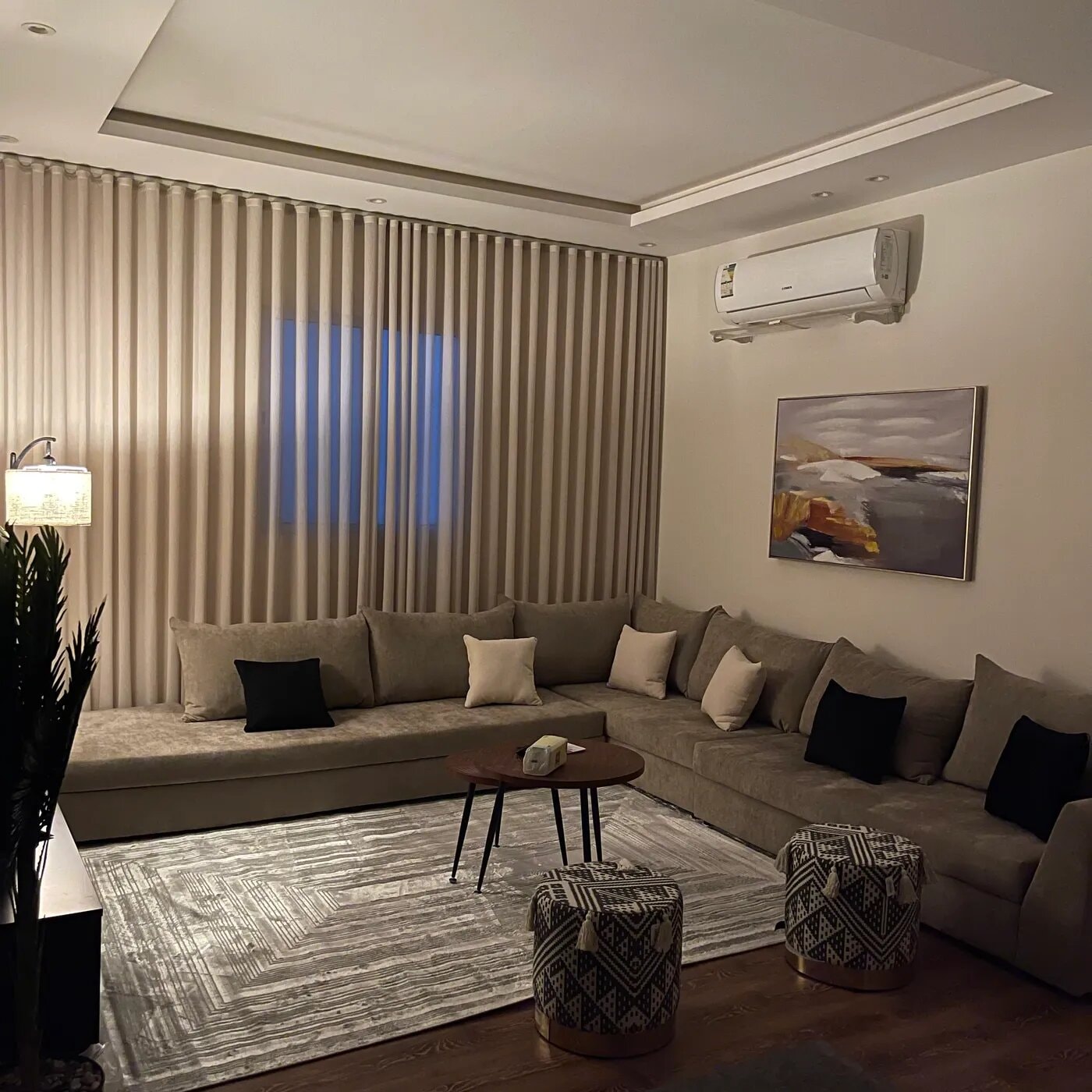 شقة بثلاث غرف وصالة 1