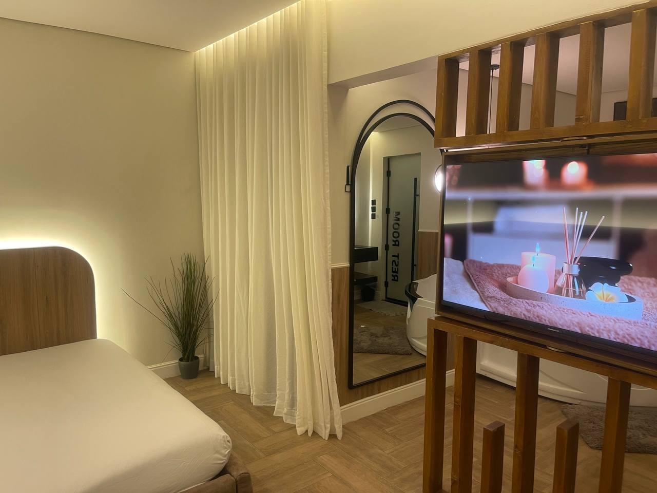 استديو بجاكوزي مميز 1