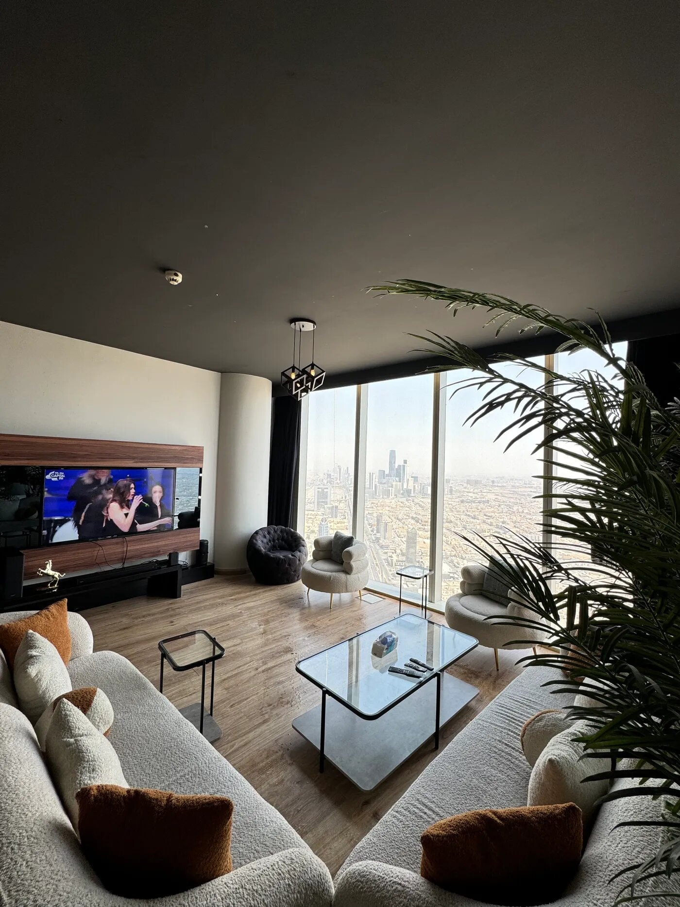 استديو بإطلاله مميزة 1