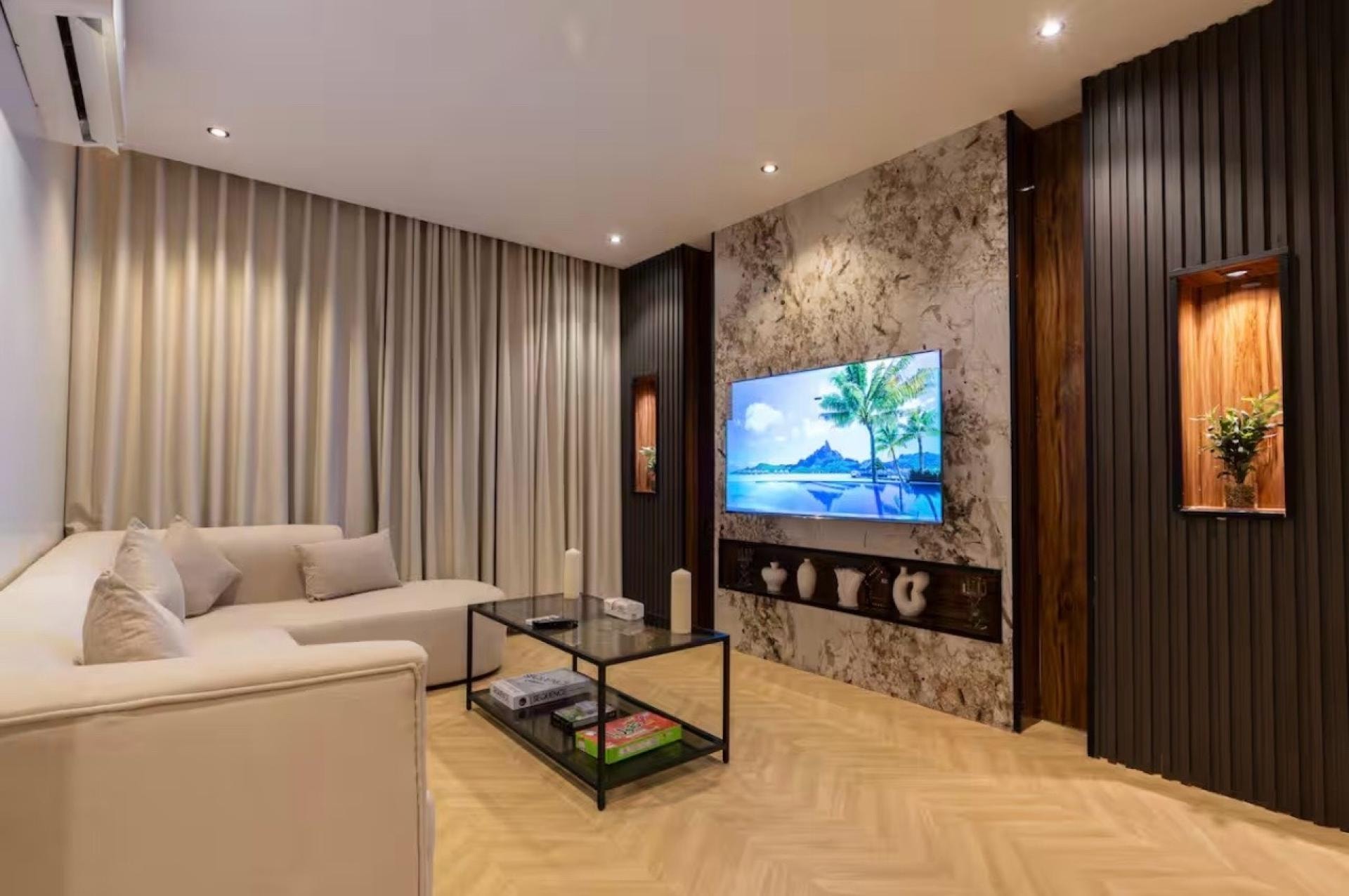 شقة بجاكوزي وإطلالة على البوليفارد 1