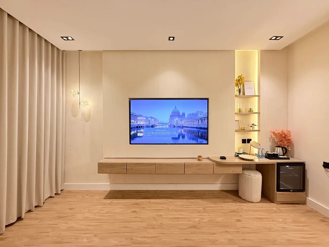 استديو هادئ بسرير ماستر وبلكونه 10