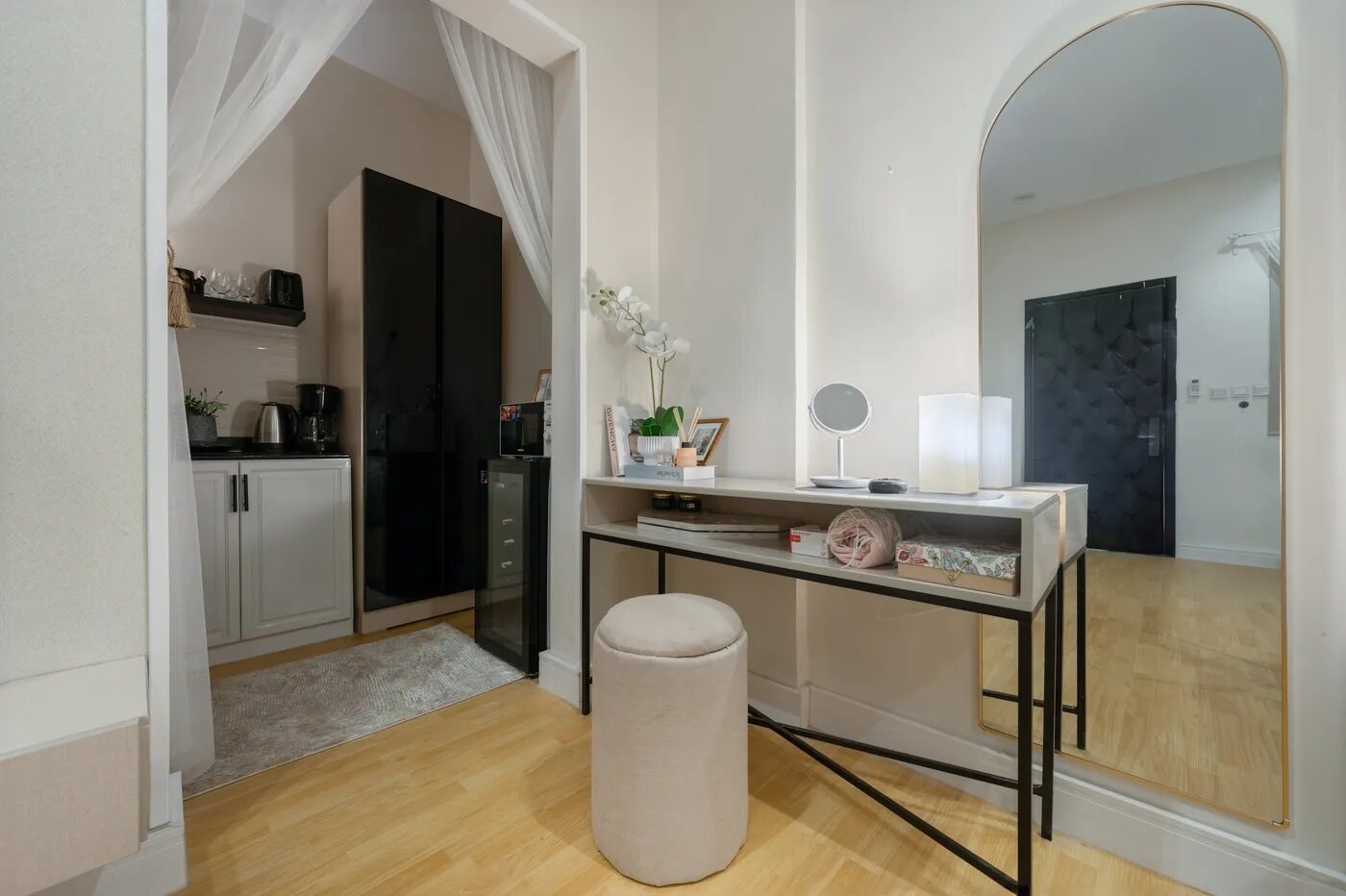 استديو هادئ بسرير ماستر 15