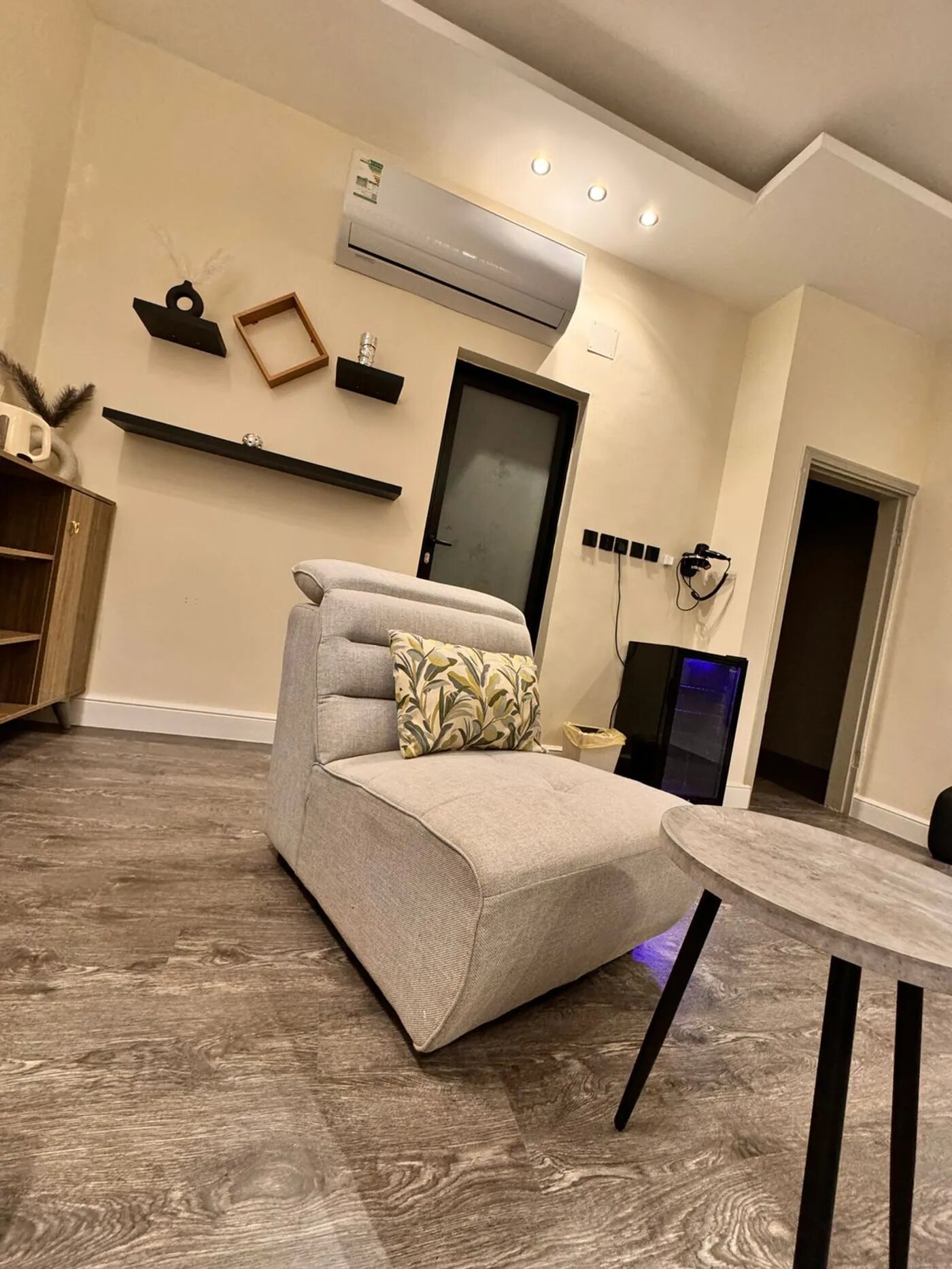 شقة بصالة وغرفة نوم دخول ذاتي 7