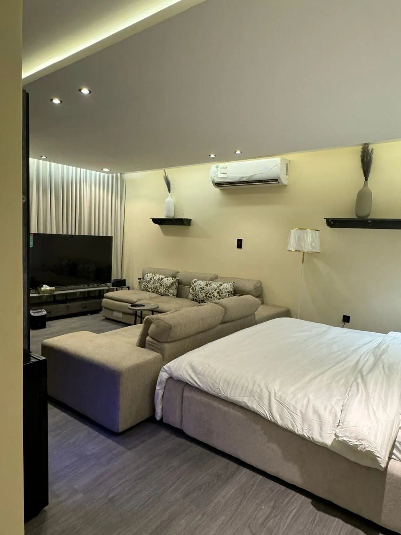 استديو هادئ بدخول ذاتي 9