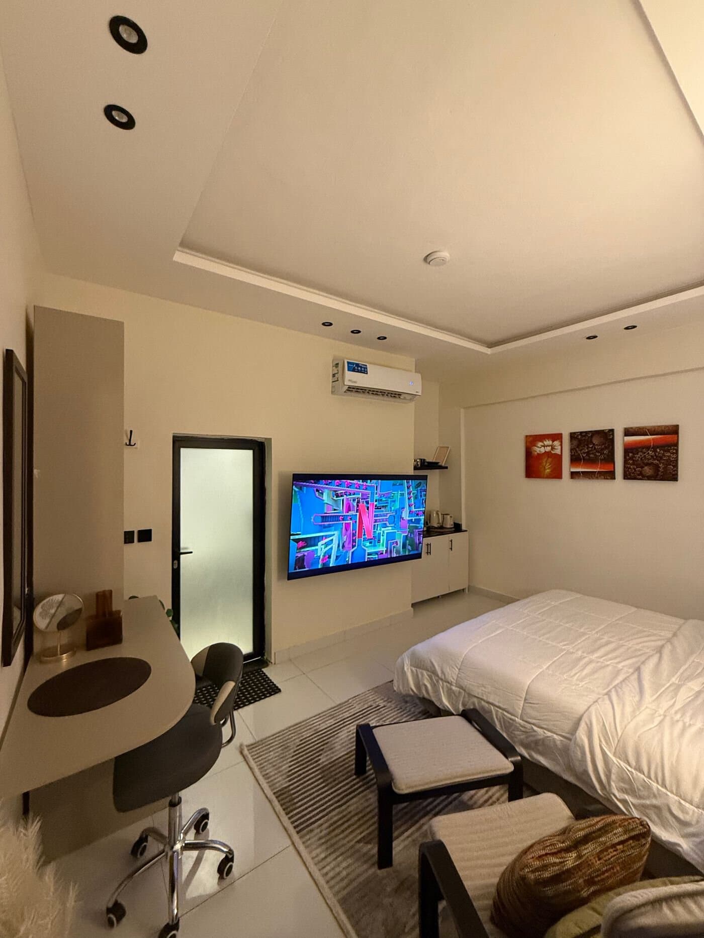 استديو هادئ بدخول ذاتي 8