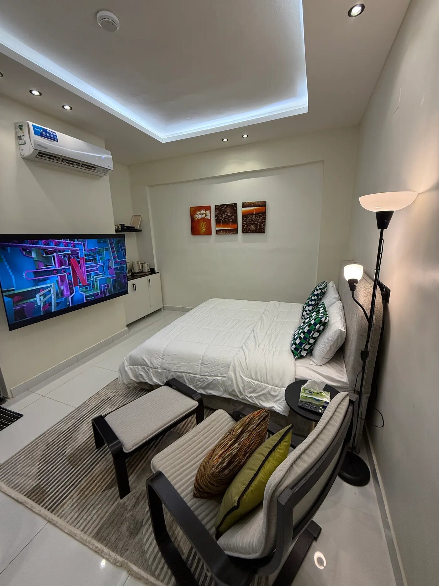 استديو هادئ بدخول ذاتي 9