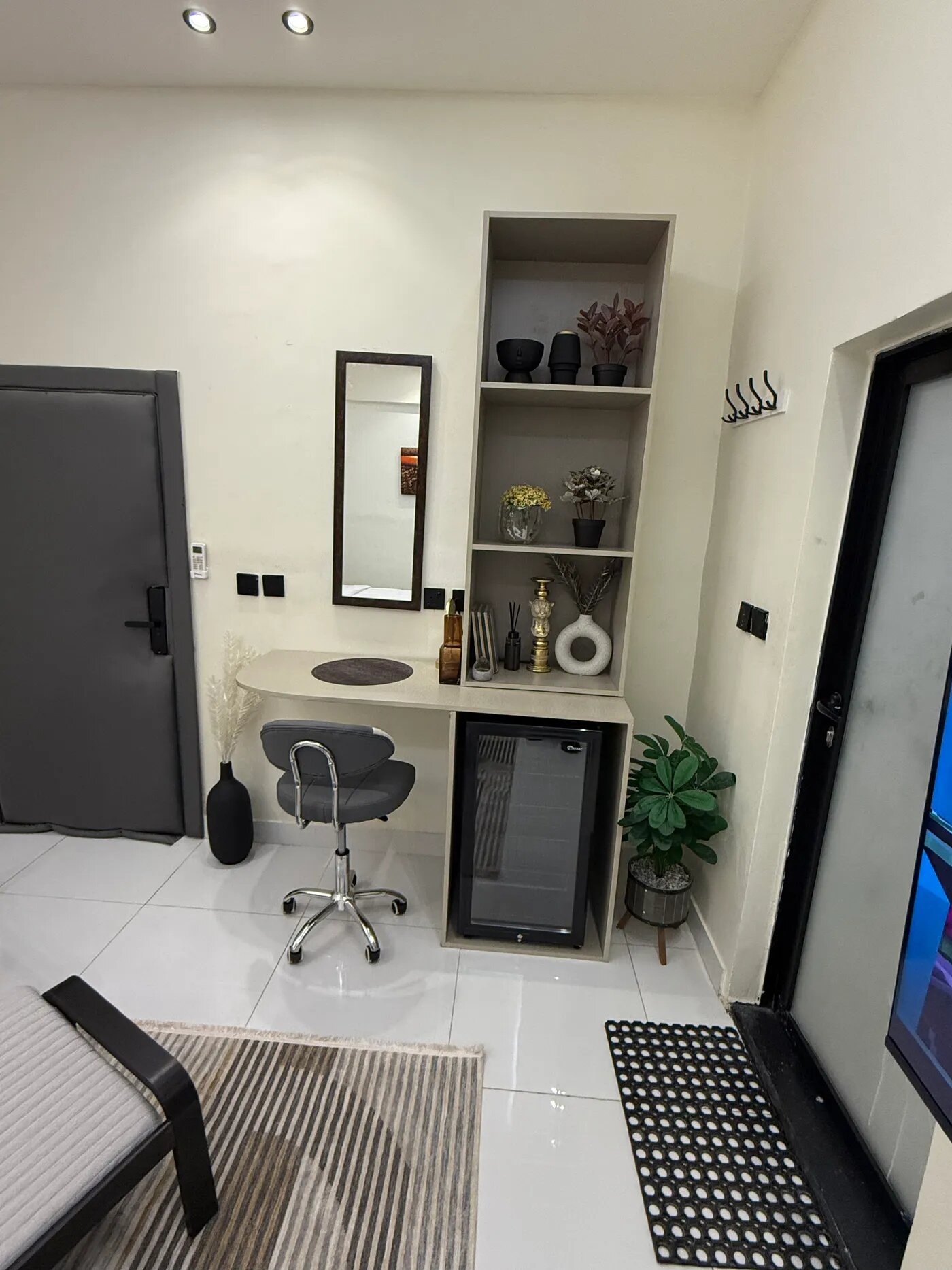 استديو هادئ بدخول ذاتي 12