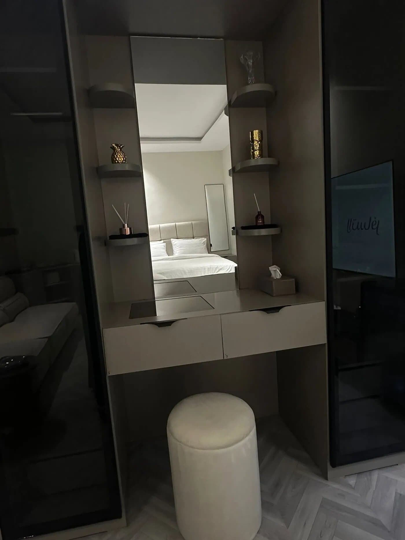 استديو هادئ بدخول ذاتي 14